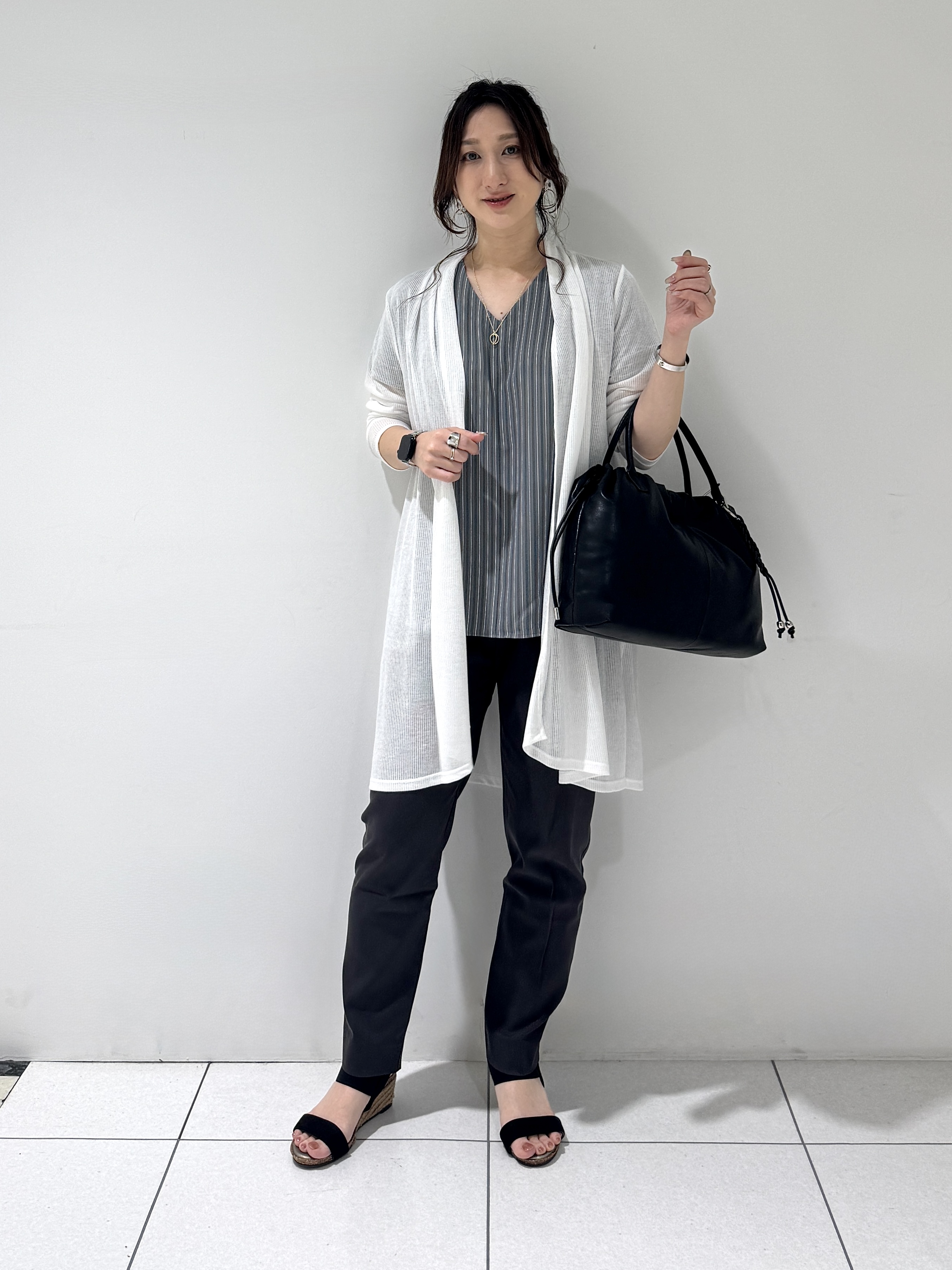 そんさんの「INDIVI｜【洗える／アンサンブル可能】シアースストライプカーディガン」を使ったコーディネート