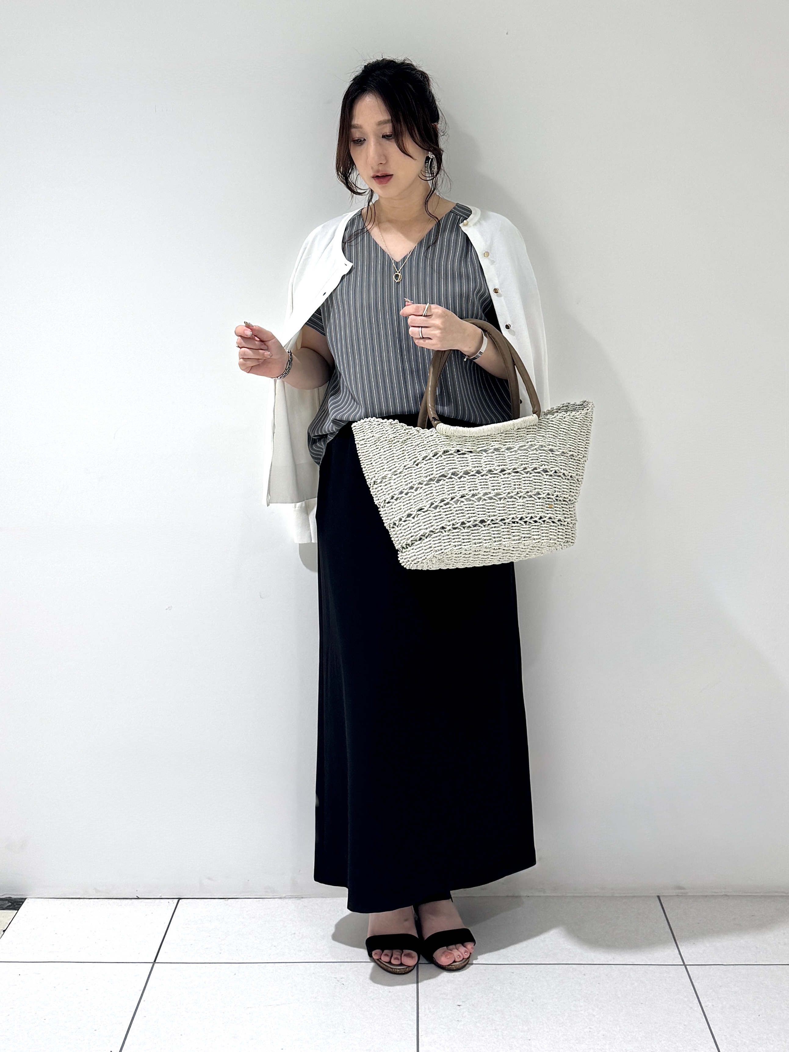 そんさんの「INDIVI｜【UVケア/接触冷感／アンサンブル】丸首カーディガン＆袖スリット5分袖ニット」を使ったコーディネート
