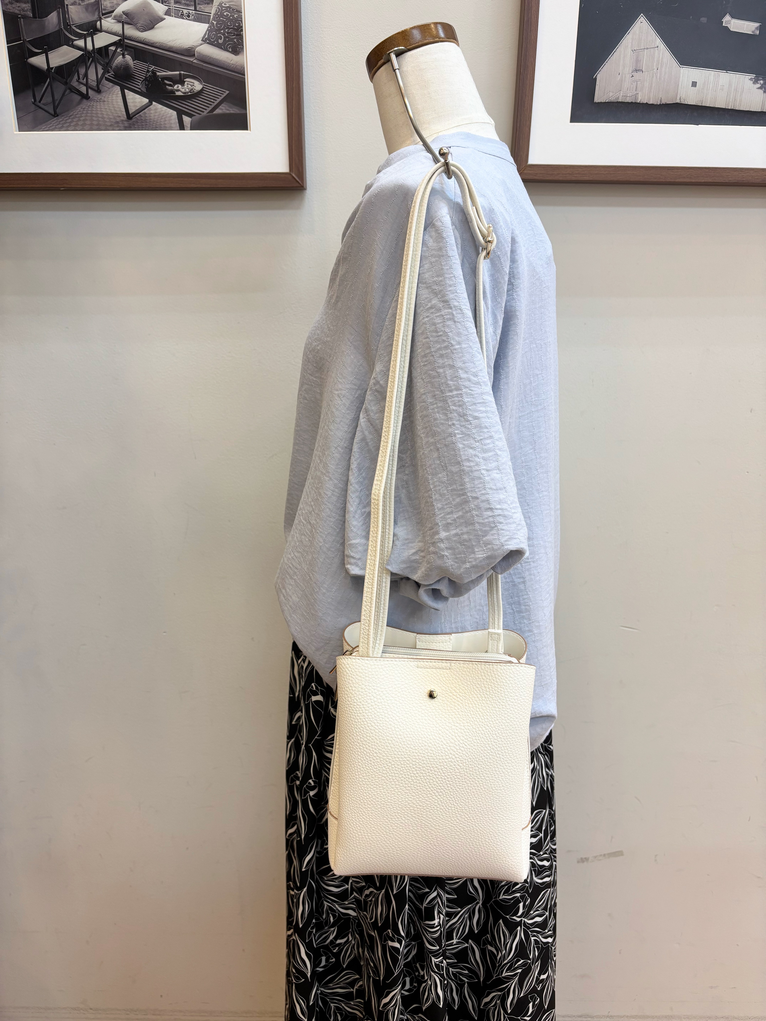 maiさんの「SHOO･LA･RUE｜【S-LL/洗濯機可】バルーンスリーブ　キーネックブラウス」を使ったコーディネート