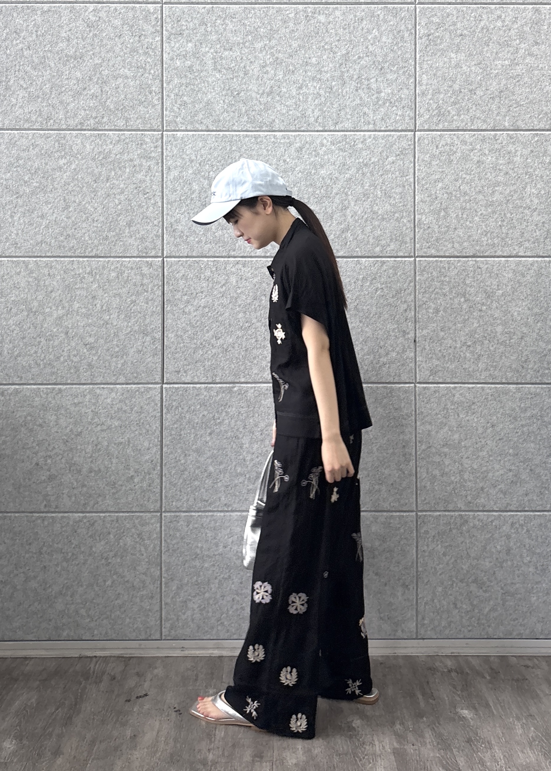 Renoさんの「INDIVI｜アート刺繍半袖シャツ【セットアップ可能】」を使ったコーディネート