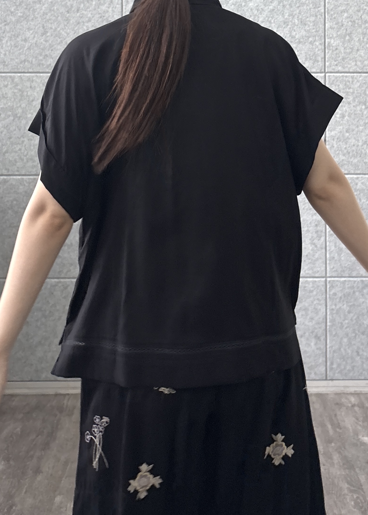 Renoさんの「INDIVI｜アート刺繍半袖シャツ【セットアップ可能】」を使ったコーディネート
