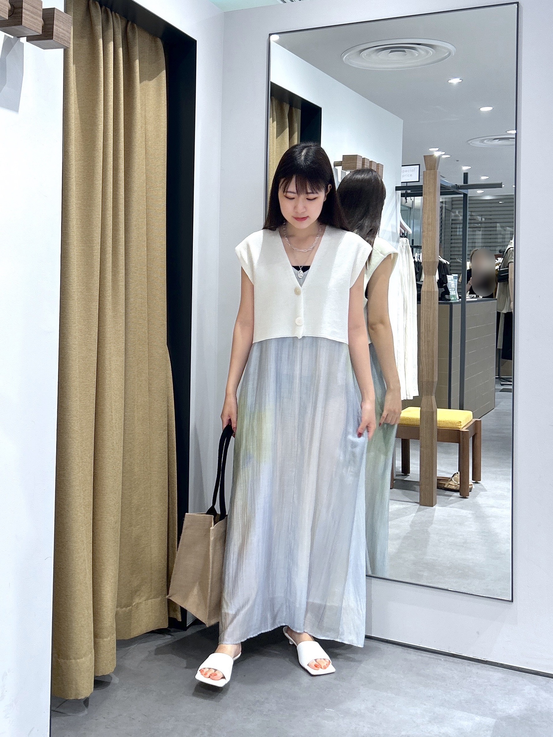 Renoさんの「INDIVI｜スリーブレスクロップドカーディガン」を使ったコーディネート