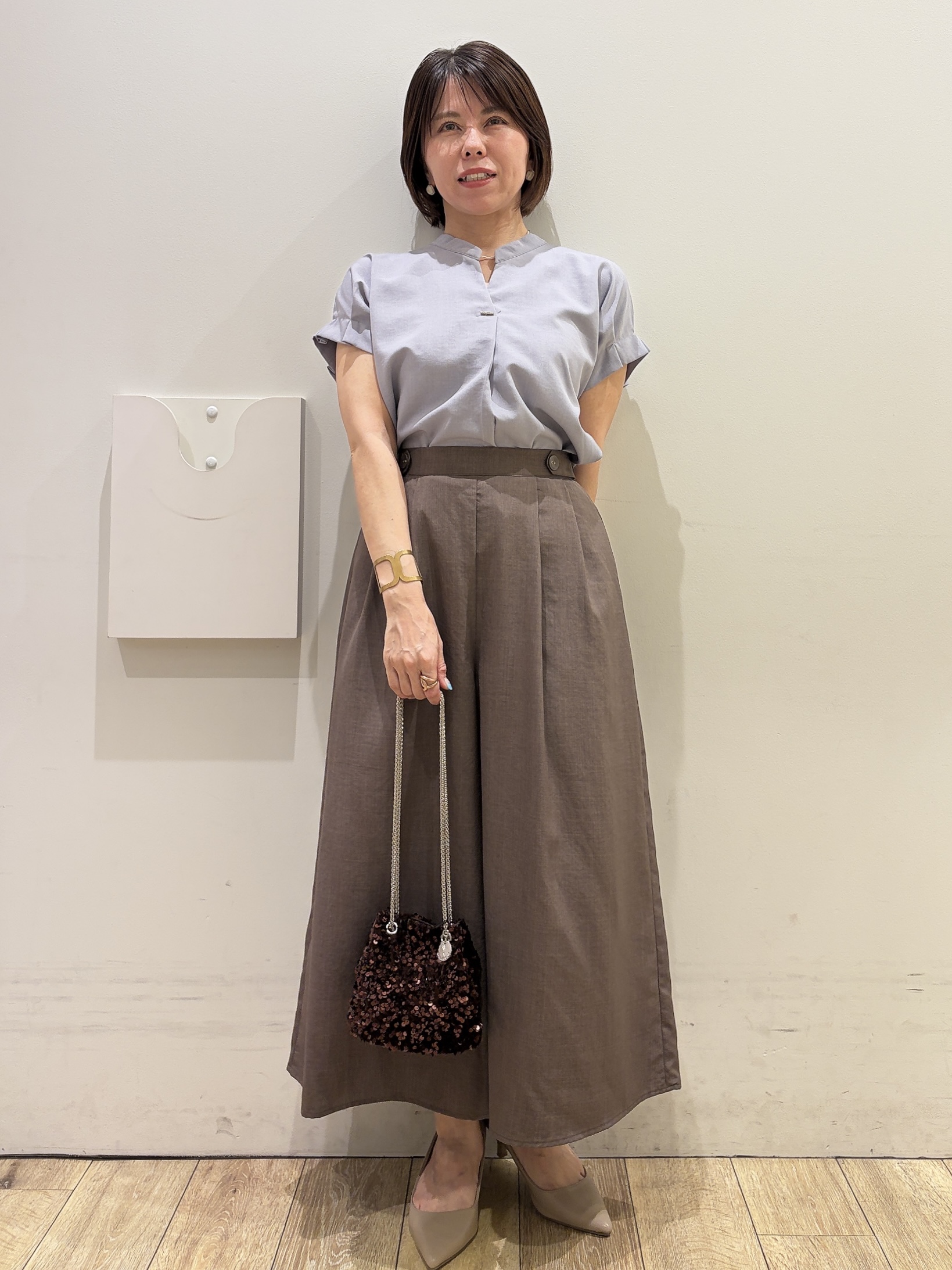 YUKOさんの「index｜【接触冷感／吸水速乾】タックスキッパーブラウス《防シワ／イージーアイロン／洗濯機OK／9col》」を使ったコーディネート