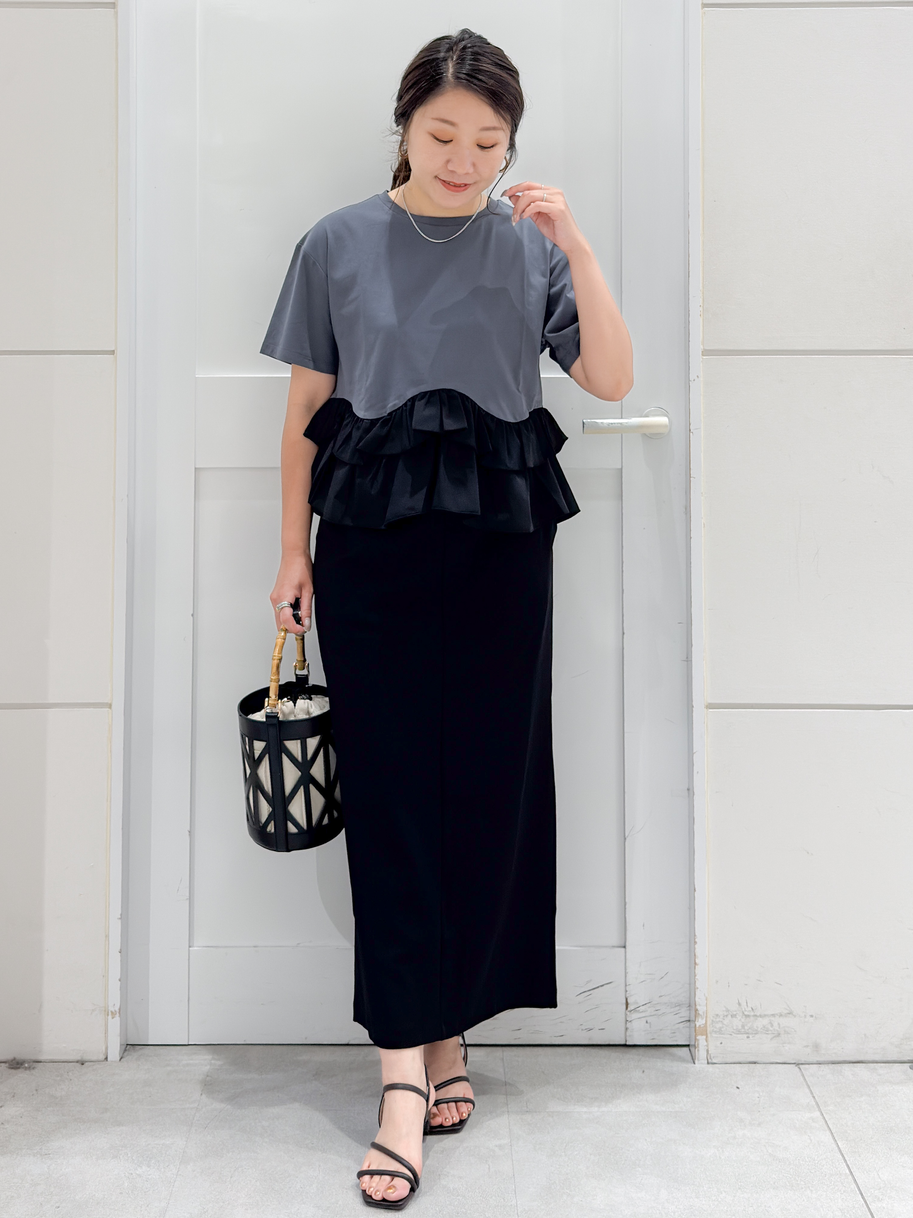 yuka.aさんの「OPAQUE.CLIP｜裾フリルドッキングTシャツ【洗濯機OK】」を使ったコーディネート