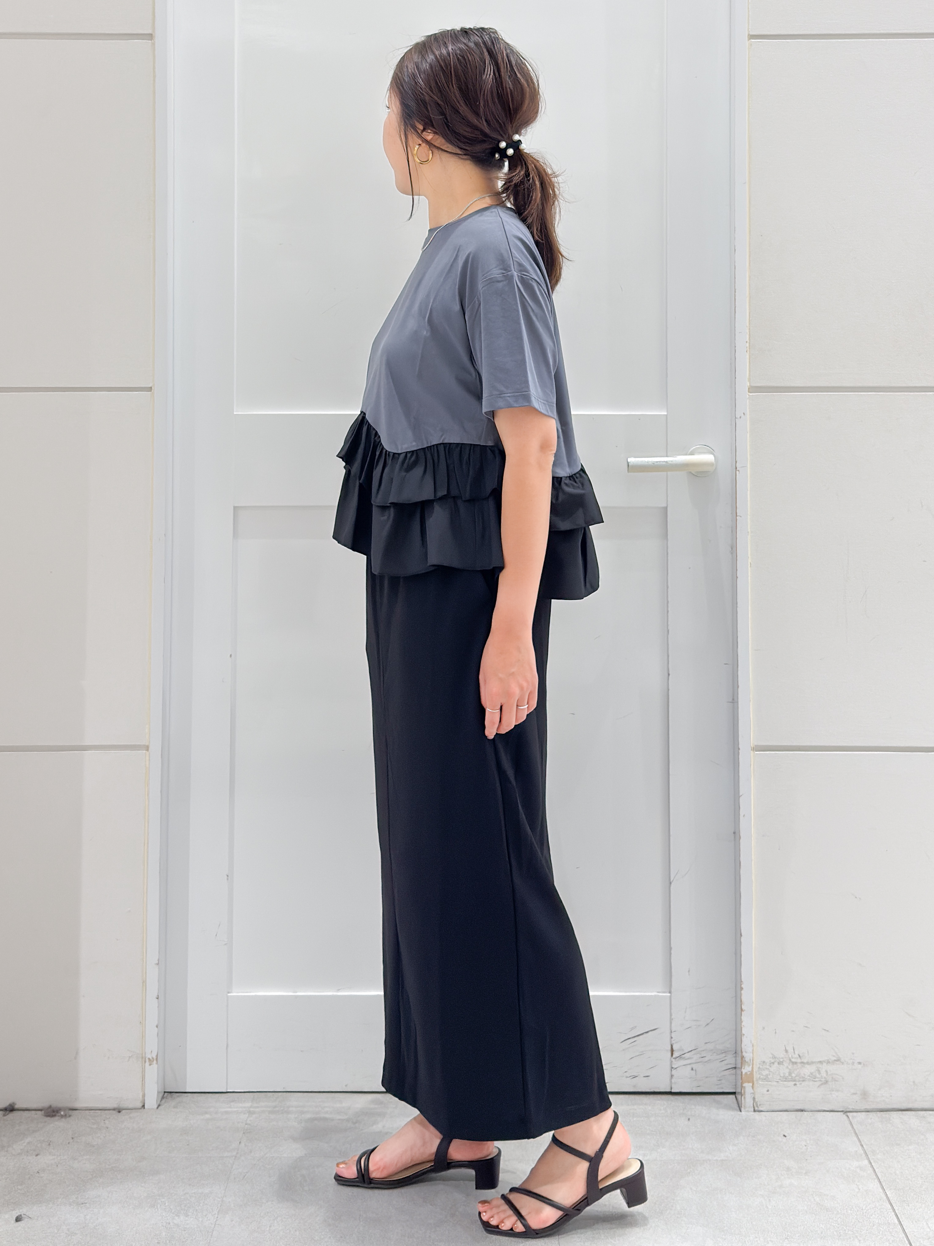yuka.aさんの「OPAQUE.CLIP｜裾フリルドッキングTシャツ【洗濯機OK】」を使ったコーディネート