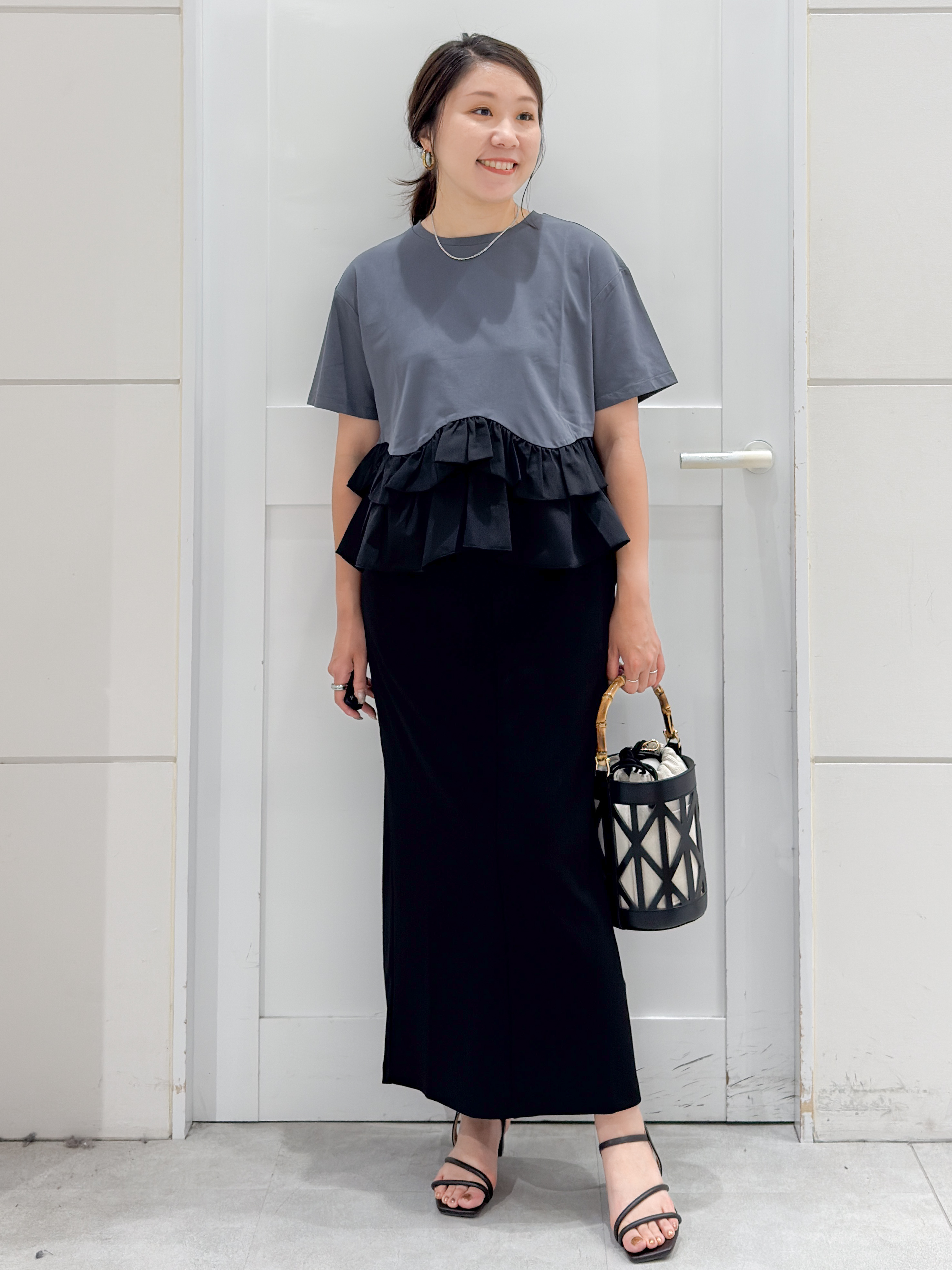 yuka.aさんの「OPAQUE.CLIP｜裾フリルドッキングTシャツ【洗濯機OK】」を使ったコーディネート