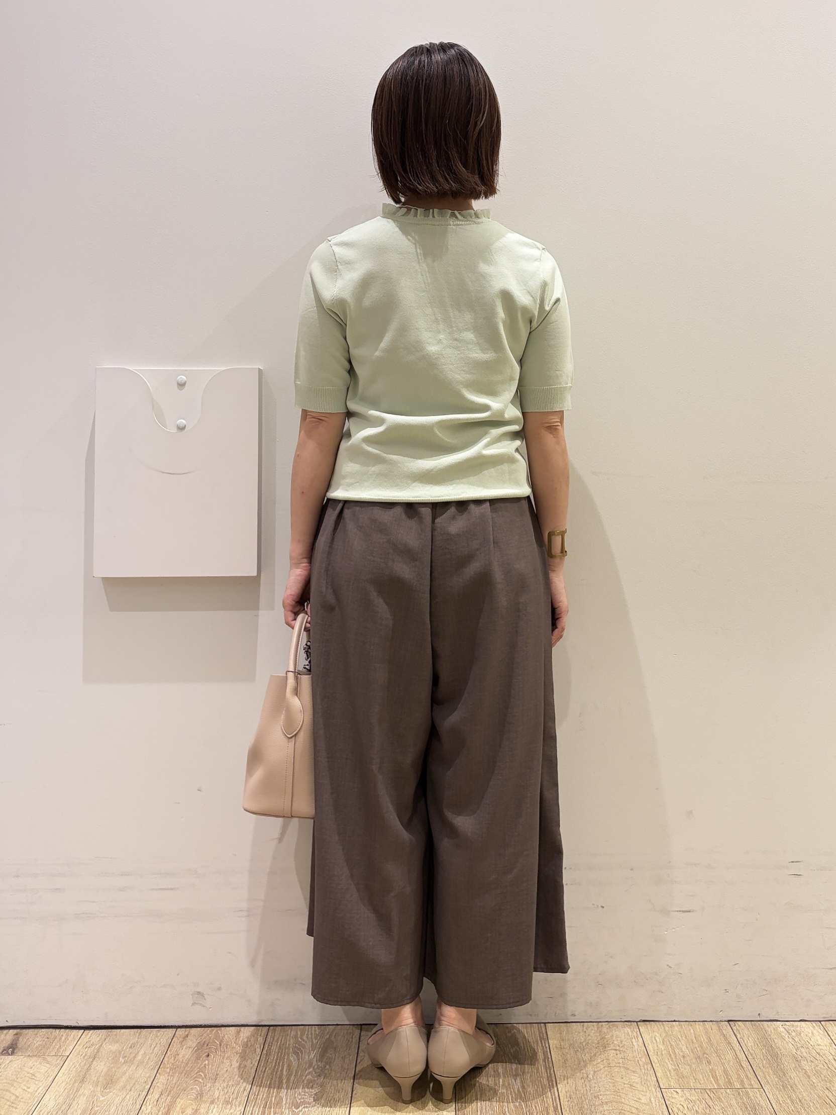 YUKOさんの「index｜フリルスキッパー半袖ニット【洗濯機OK】」を使ったコーディネート