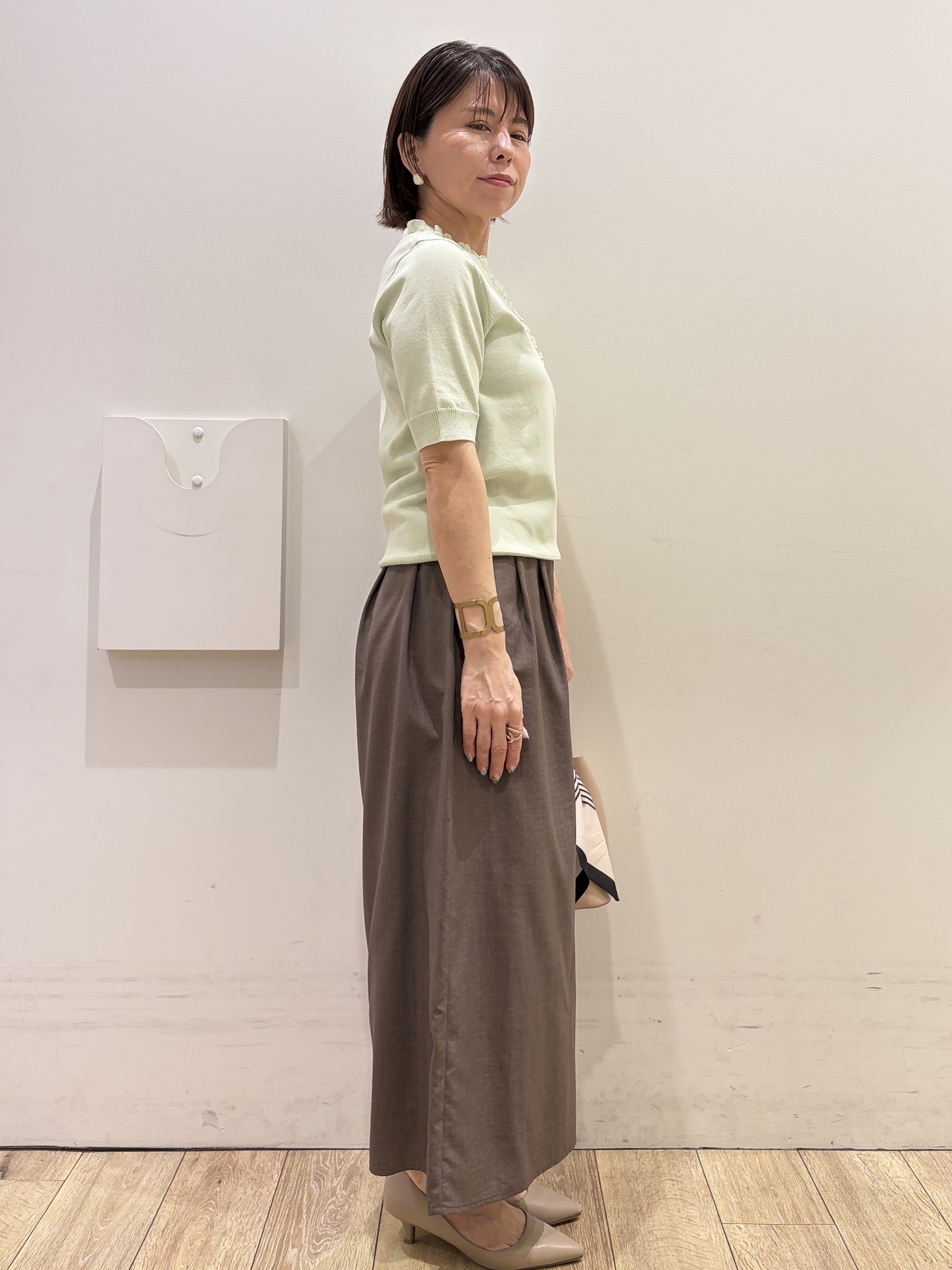 YUKOさんの「index｜フリルスキッパー半袖ニット【洗濯機OK】」を使ったコーディネート