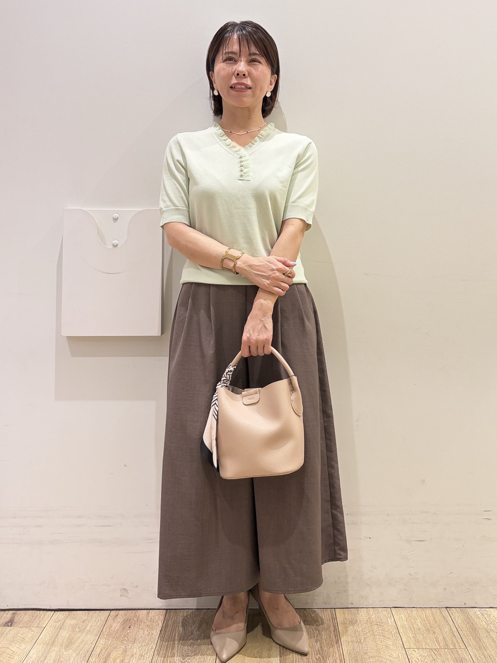 YUKOさんの「index｜フリルスキッパー半袖ニット【洗濯機OK】」を使ったコーディネート