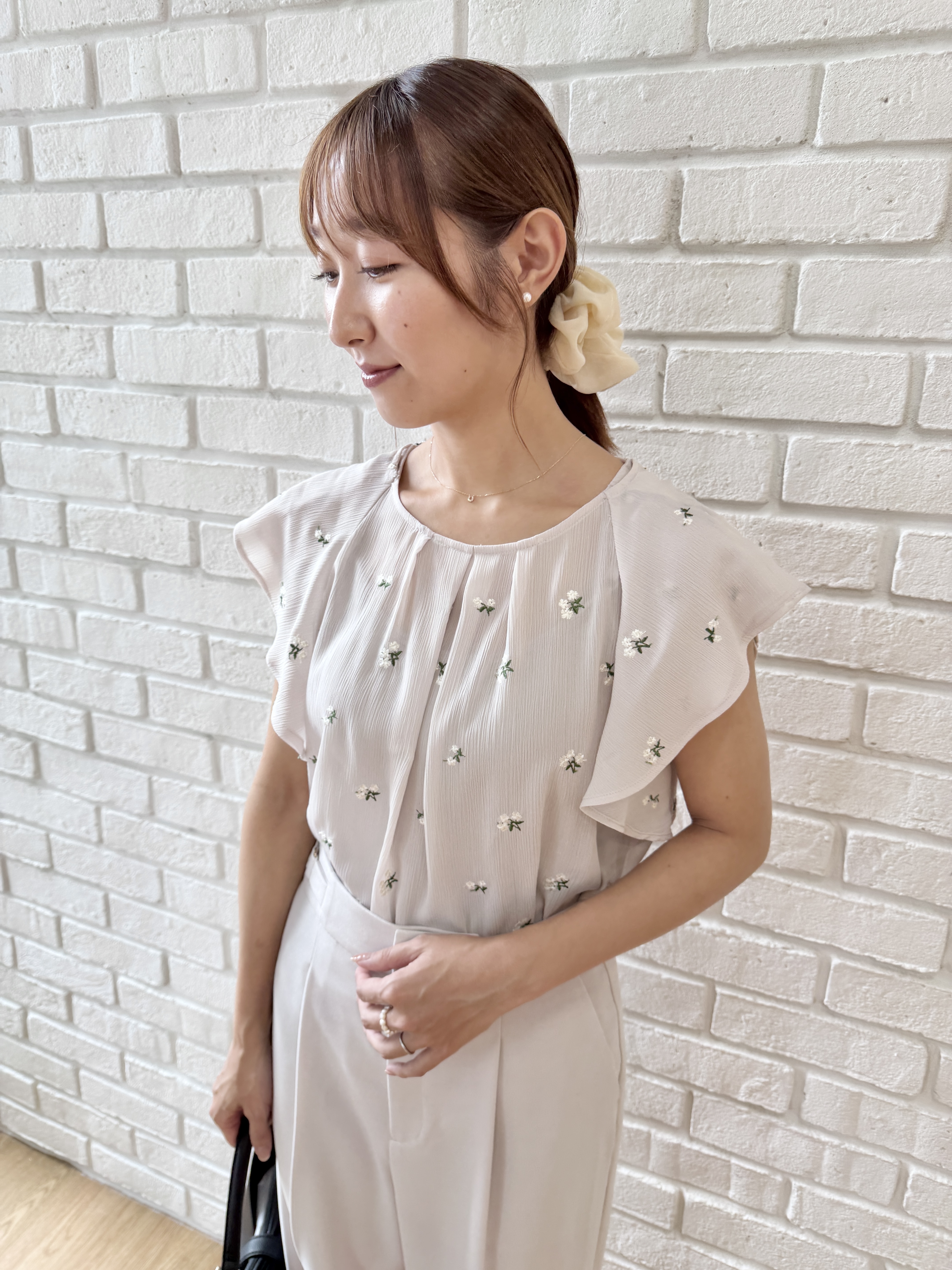 みぃさんの「index｜2wayフリルリボン刺繍ブラウス【洗濯機OK／イージーアイロン】」を使ったコーディネート