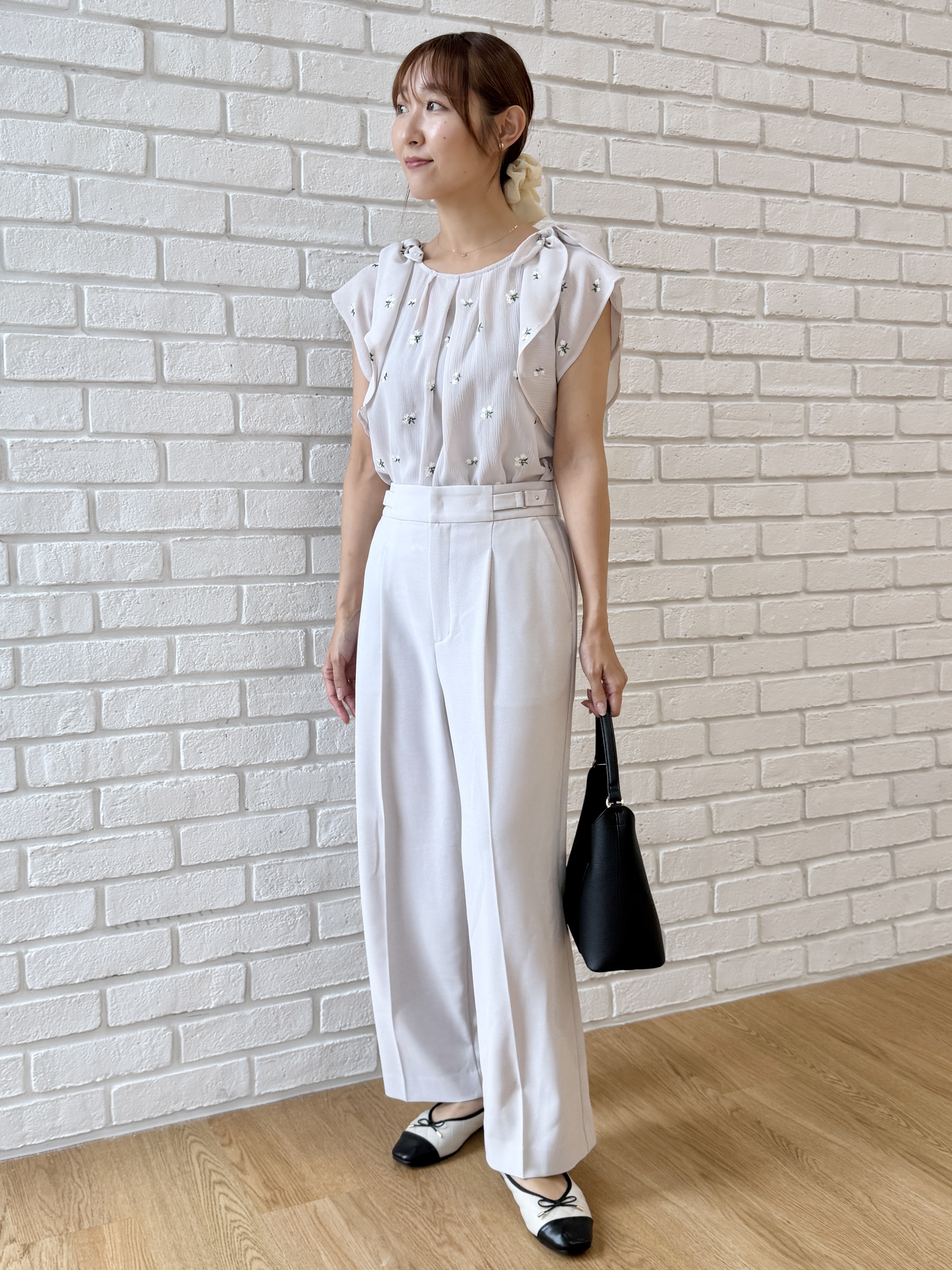 みぃさんの「index｜2wayフリルリボン刺繍ブラウス【洗濯機OK／イージーアイロン】」を使ったコーディネート