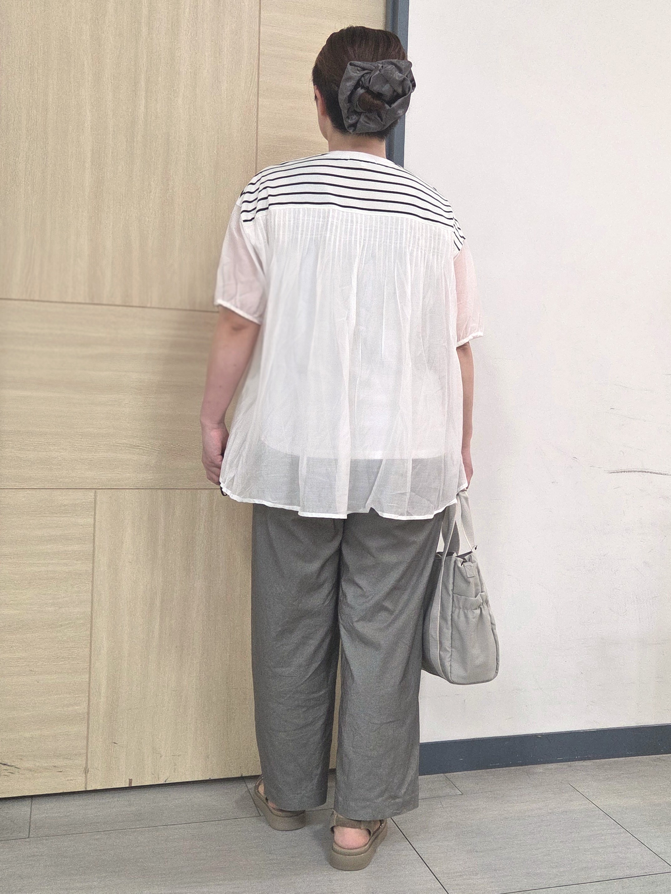 にゃみさんの「grove｜【貴島明日香さん着用/UVカット】体型カバー叶う、バックプリーツTシャツ」を使ったコーディネート