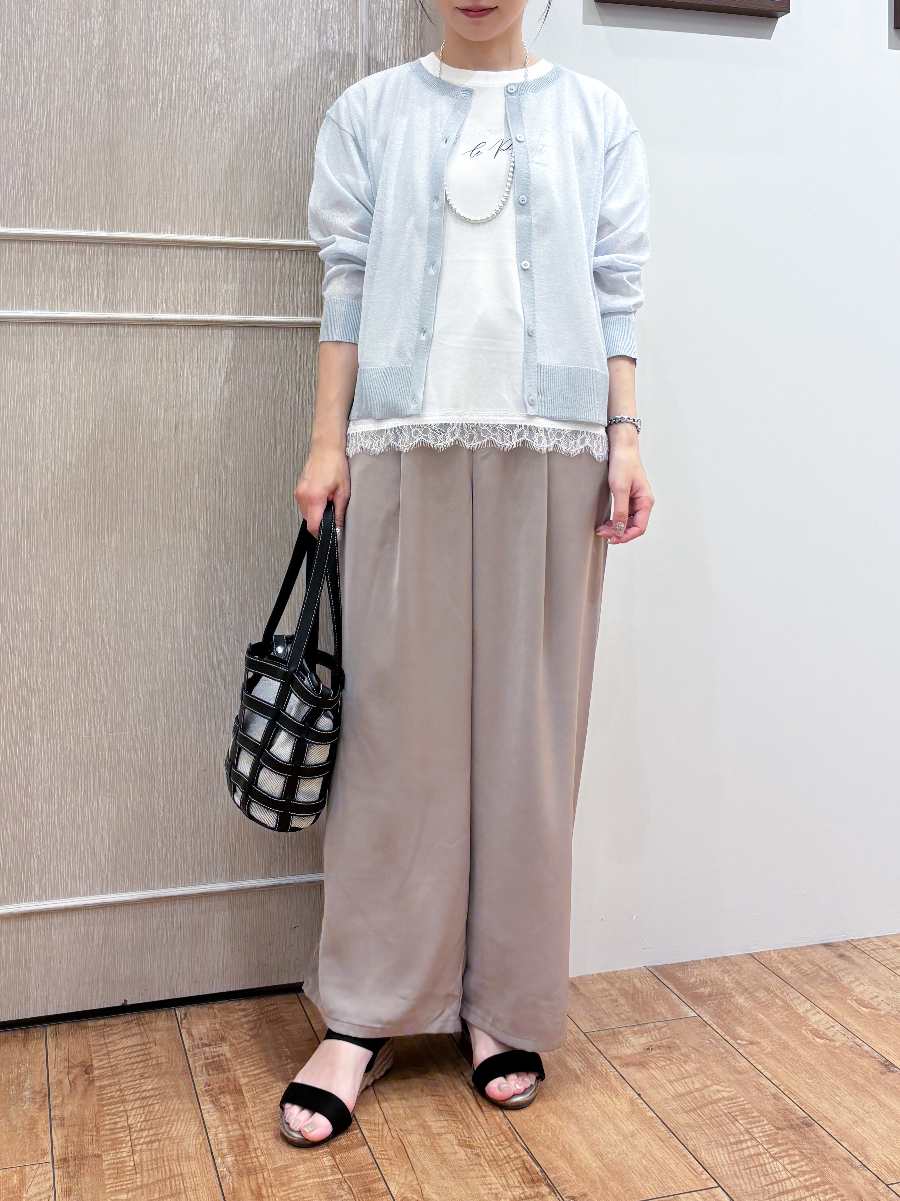 なみさんの「SHOO･LA･RUE｜【さらり快適/洗濯機可/S-LL】シアーラメカーディガン」を使ったコーディネート
