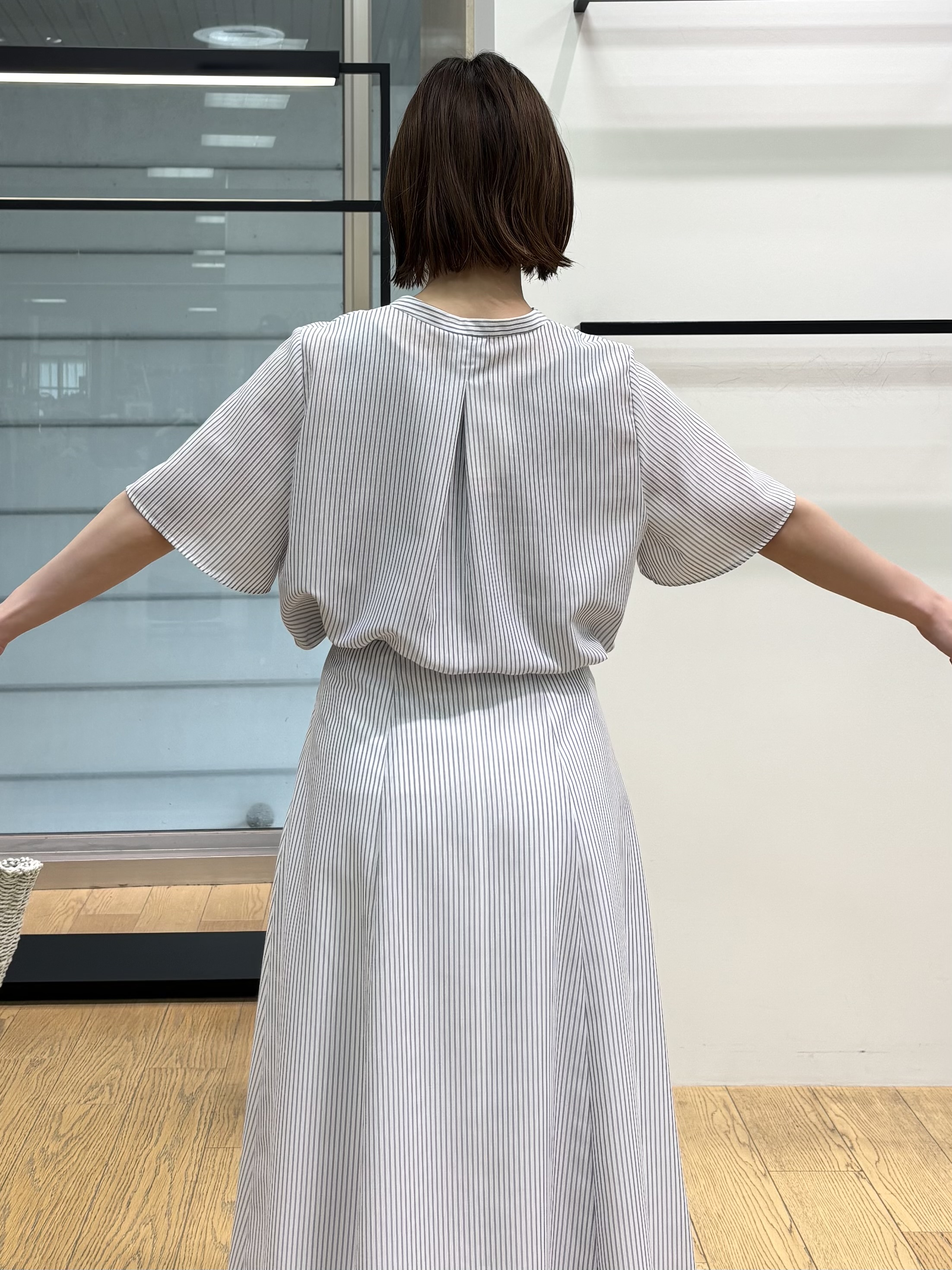 asamiさんの「INDIVI｜【接触冷感/洗える】シアーシャンブレーピンタックブラウス」を使ったコーディネート
