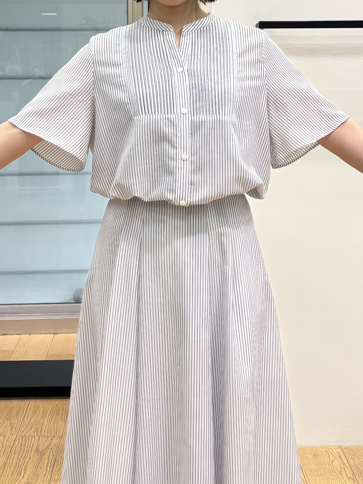 asamiさんの「INDIVI｜【接触冷感/洗える】シアーシャンブレーピンタックブラウス」を使ったコーディネート
