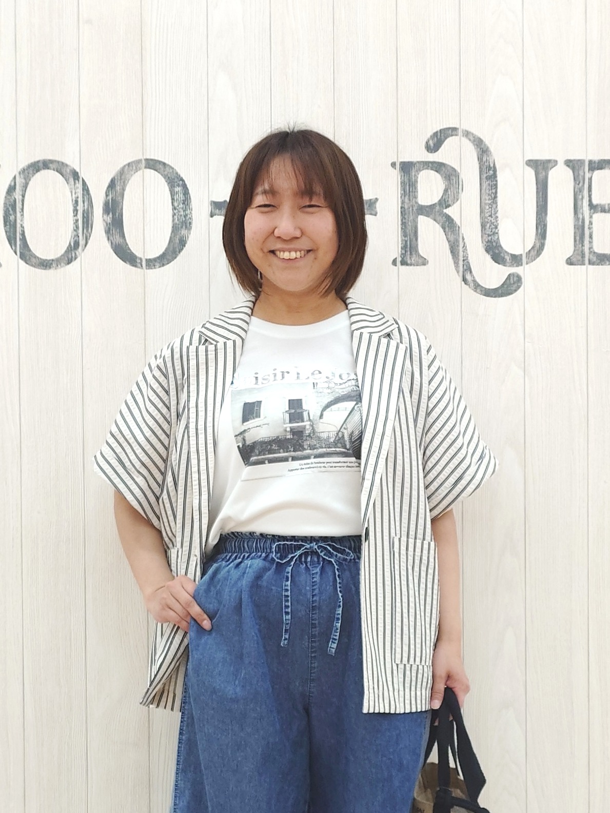 とろろさんの「SHOO･LA･RUE｜【ひんやり/吸水速乾/セットアップ可】羽織るだけで主役になる サッカーストライプシャツジャケット」を使ったコーディネート