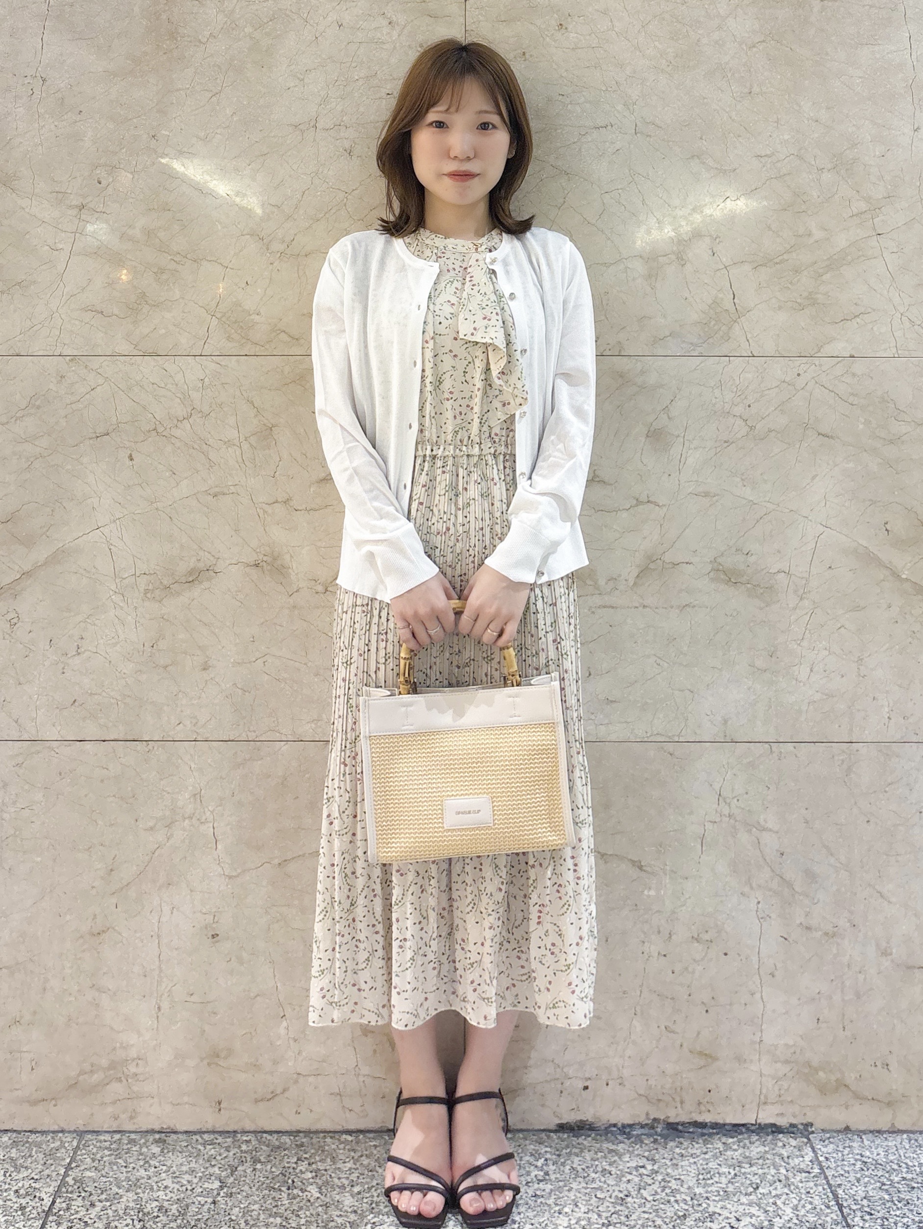 hさんの「index｜【接触冷感】ビジューボタンカーディガン《抗ピリング／洗濯機OK》」を使ったコーディネート