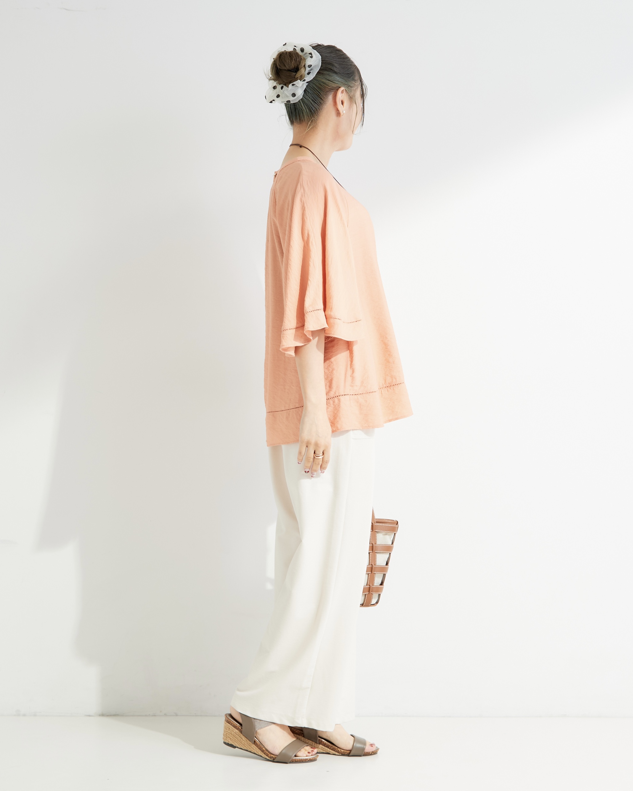 ゆゆさんの「SHOO･LA･RUE｜【ひんやり/S-LL/体型カバー】はしごレースが魅力な スラブポンチョ風ブラウス」を使ったコーディネート