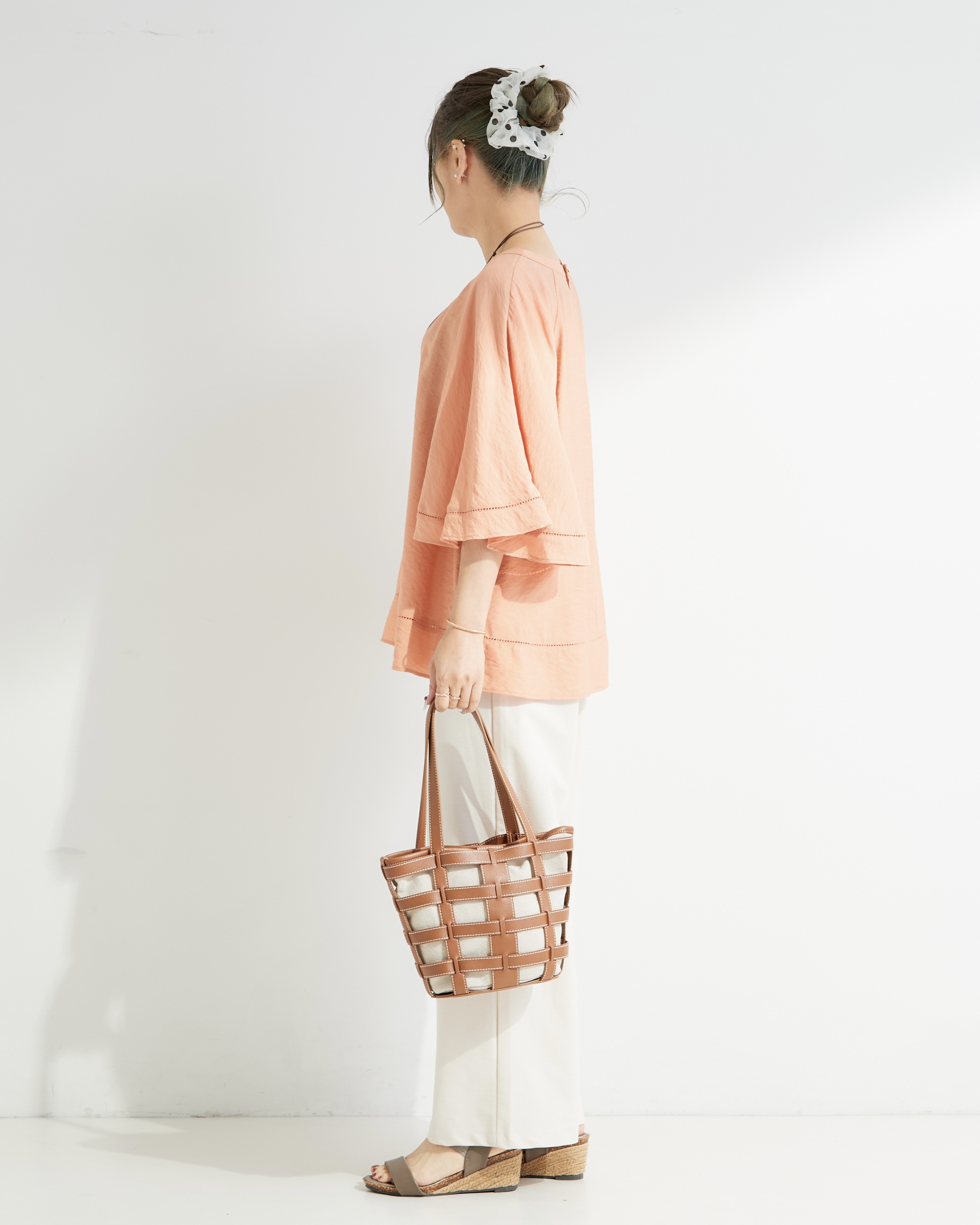 ゆゆさんの「SHOO･LA･RUE｜【ひんやり/S-LL/体型カバー】はしごレースが魅力な スラブポンチョ風ブラウス」を使ったコーディネート