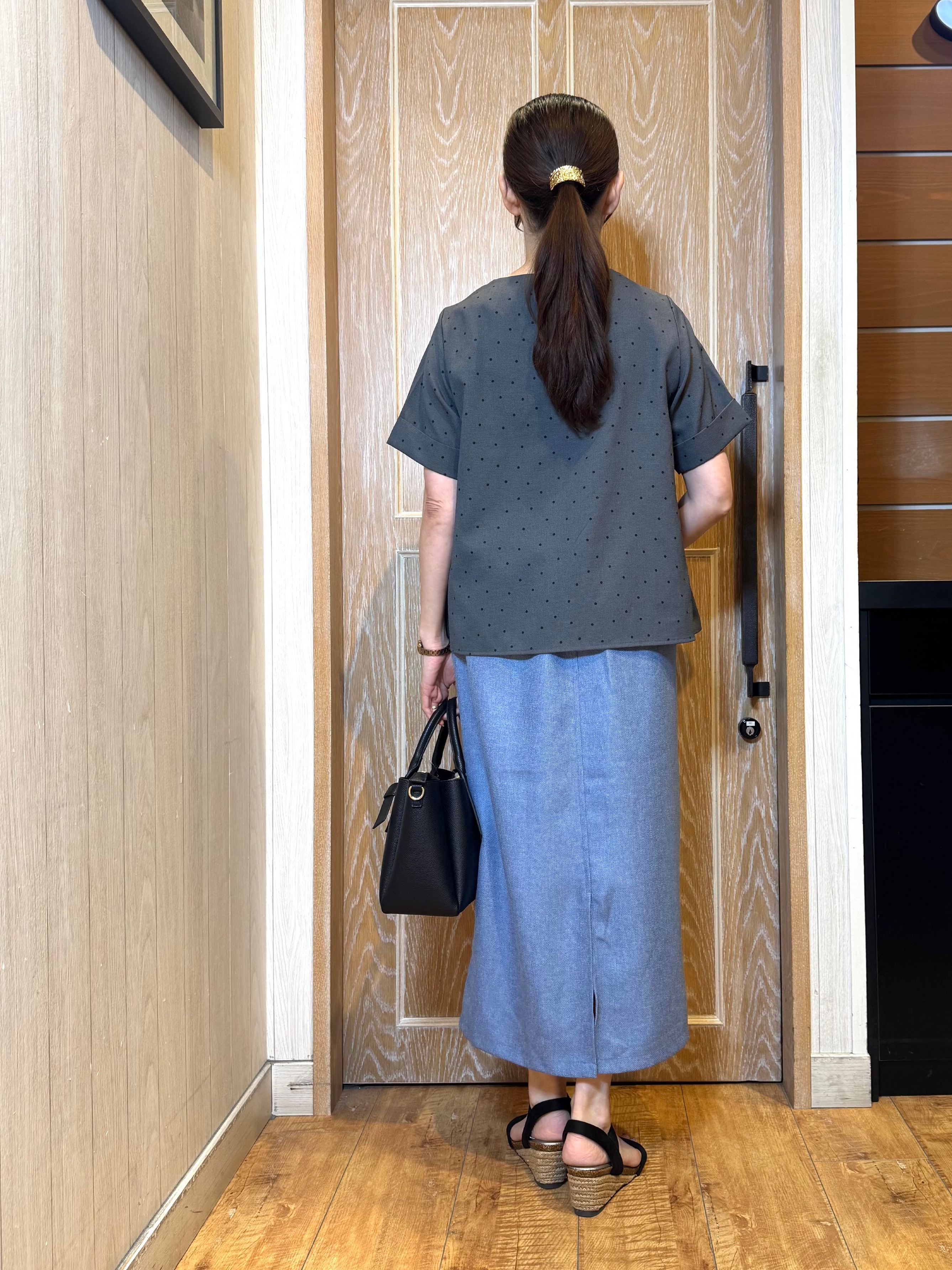 KAORIさんの「SHOO･LA･RUE｜【S-LL/洗濯機可】メタルバーがアクセント アクセいらずのドット柄ブラウス」を使ったコーディネート
