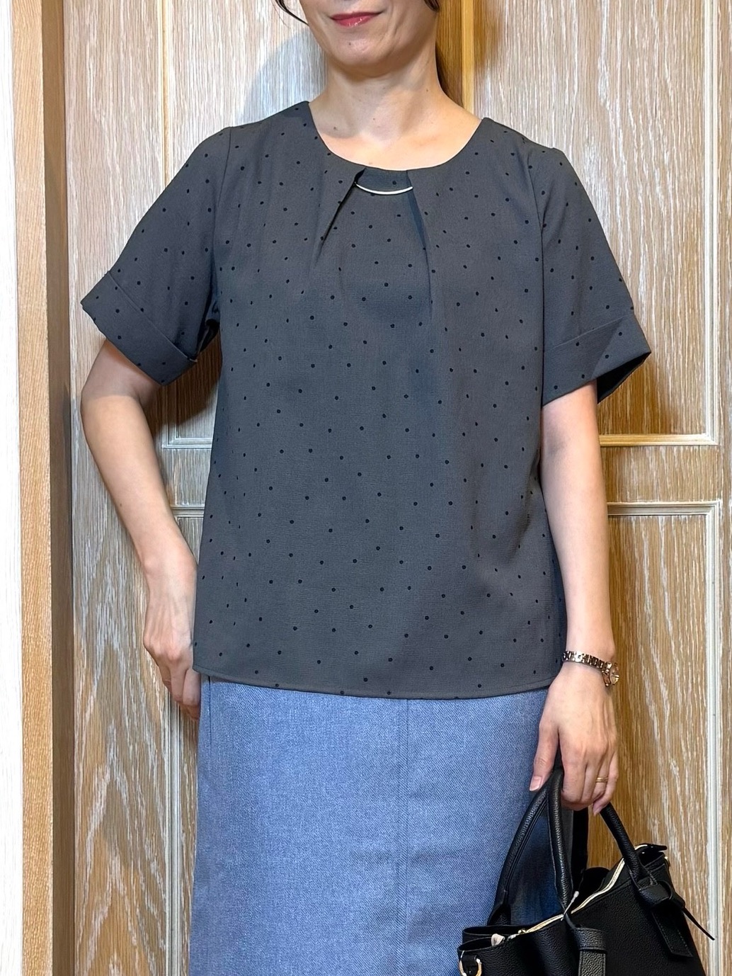 KAORIさんの「SHOO･LA･RUE｜【S-LL/洗濯機可】メタルバーがアクセント アクセいらずのドット柄ブラウス」を使ったコーディネート