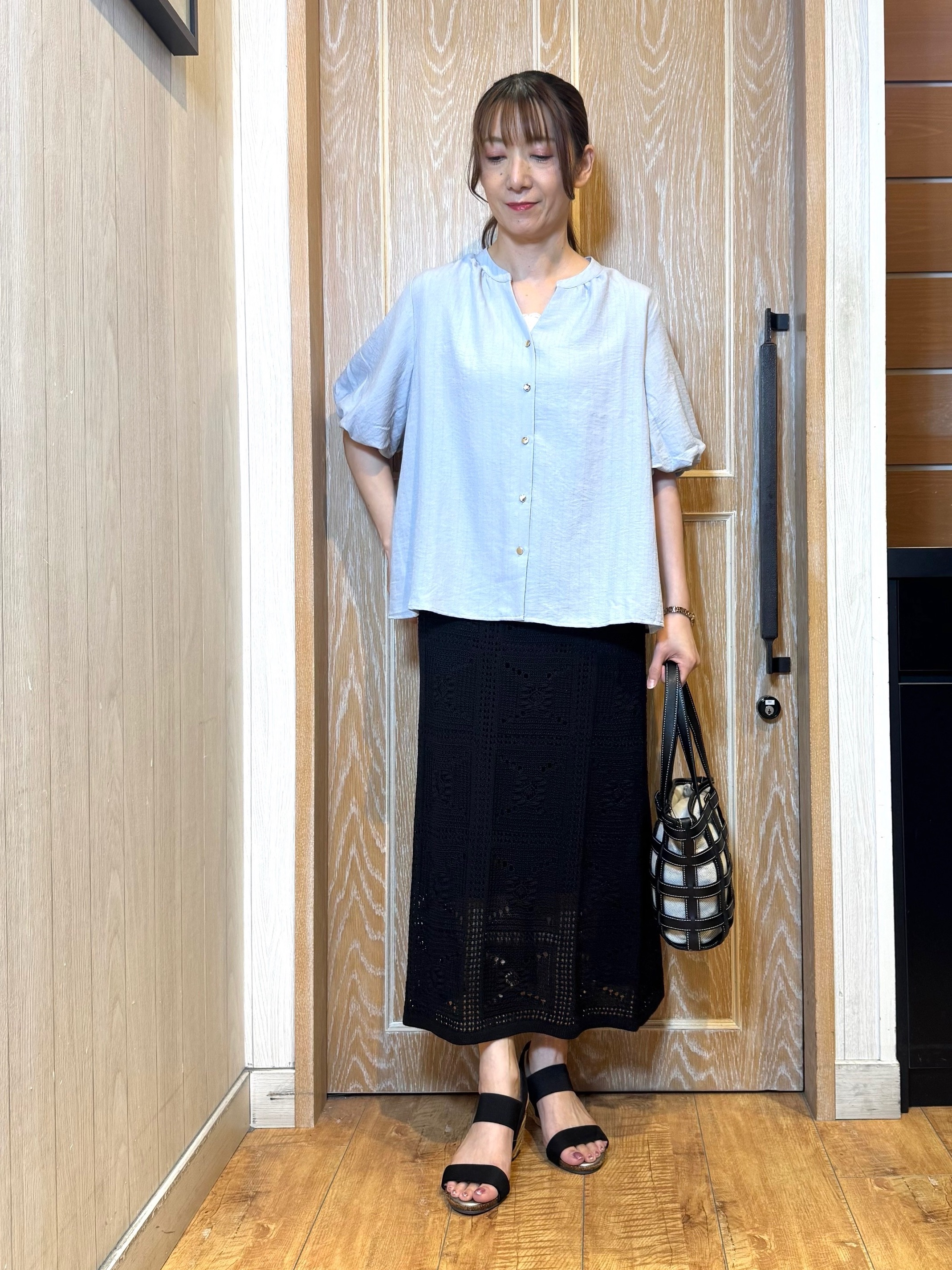 KAORIさんの「SHOO･LA･RUE｜【S-LL/洗濯機可】バルーンスリーブ　キーネックブラウス」を使ったコーディネート