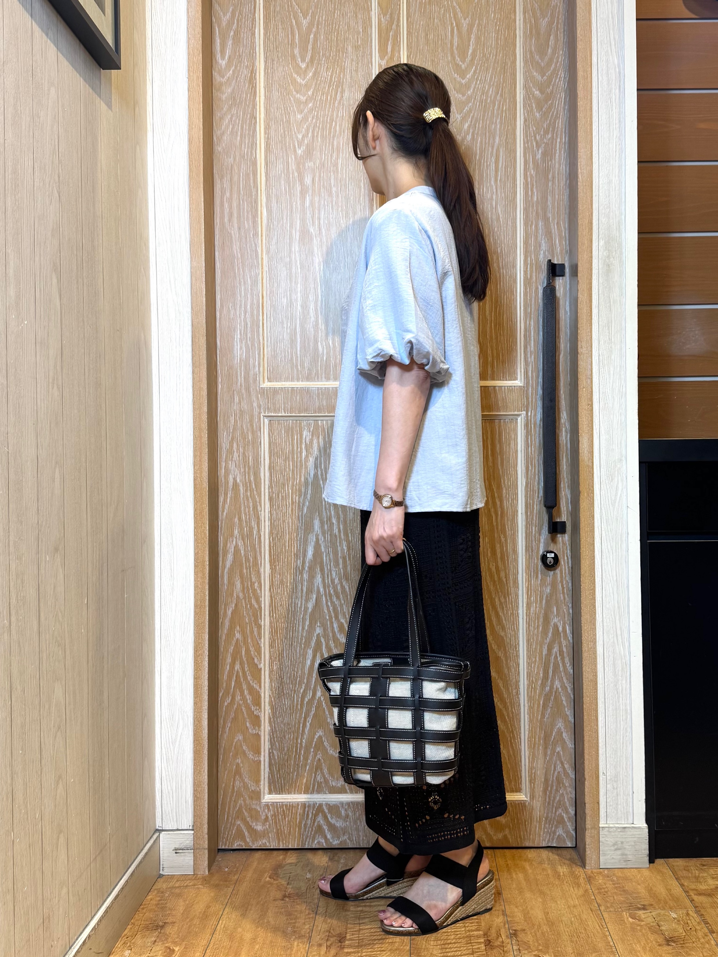 KAORIさんの「SHOO･LA･RUE｜【S-LL/洗濯機可】バルーンスリーブ　キーネックブラウス」を使ったコーディネート