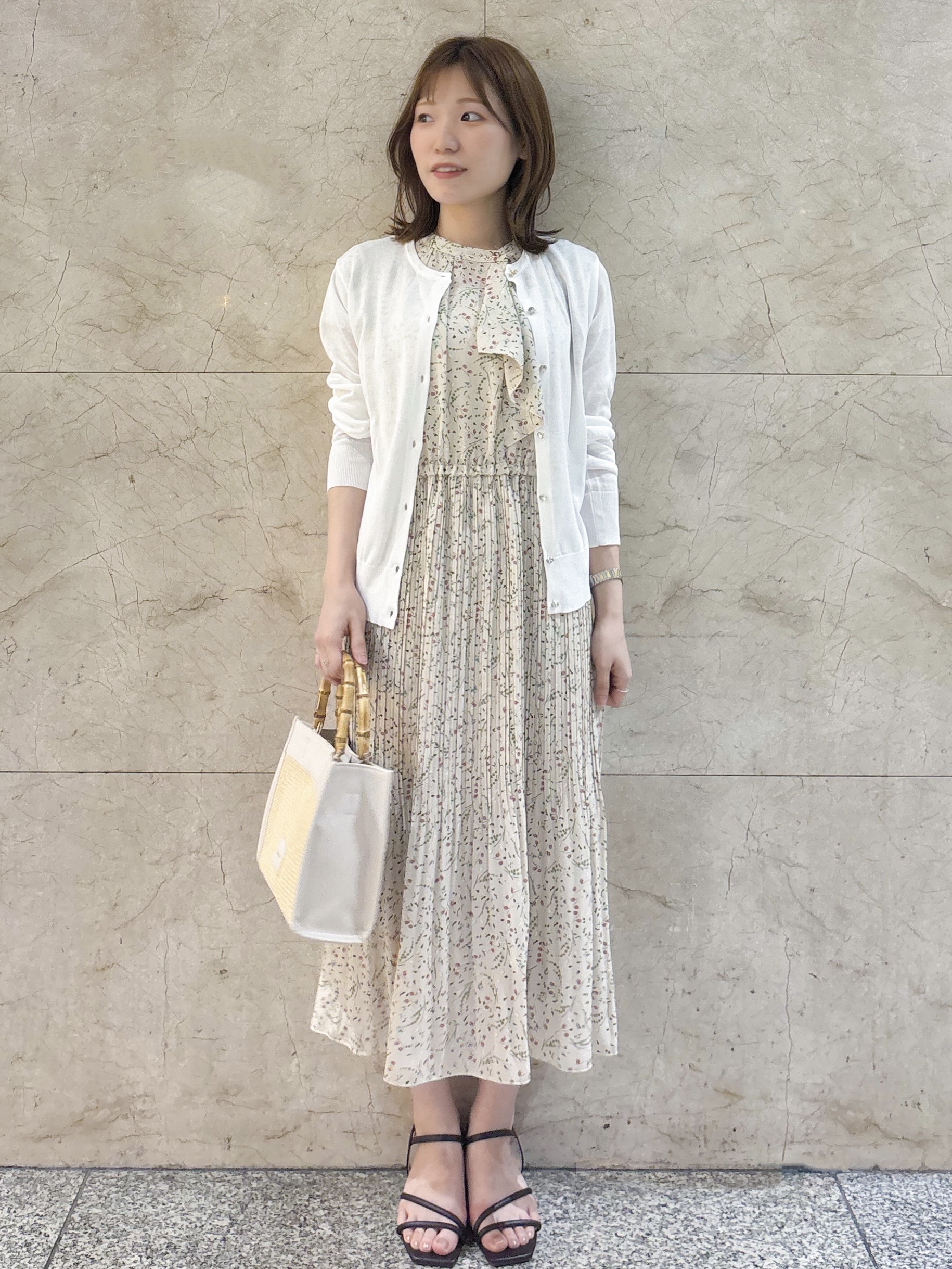 hさんの「index｜◆【日比谷花壇コラボ】ラッフルタイプリーツワンピース【防シワ/洗濯機OK】」を使ったコーディネート