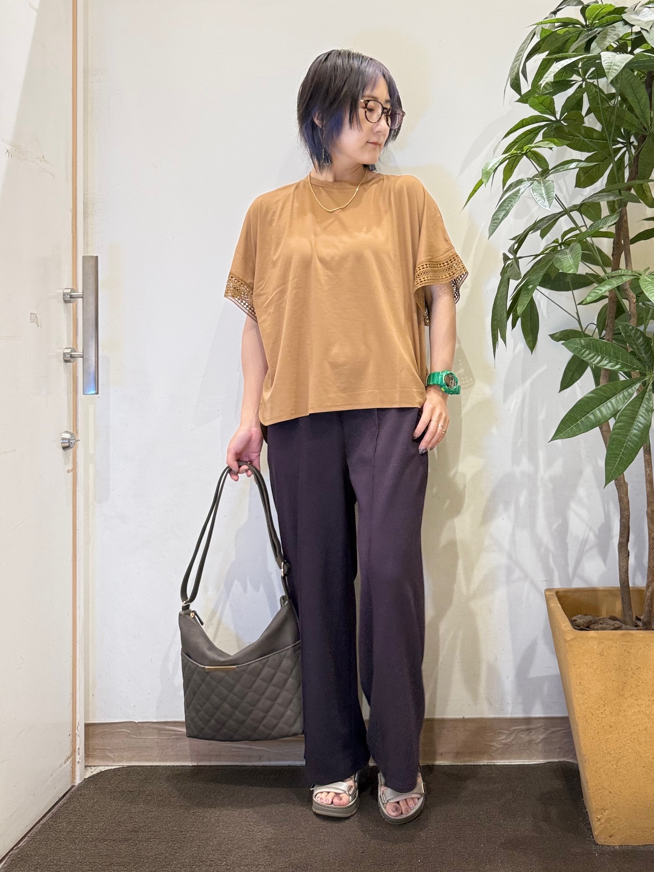 misakiさんの「SHOO･LA･RUE｜【ひんやり/UV】お袖レースが上品 ゆったりとろみトップス」を使ったコーディネート
