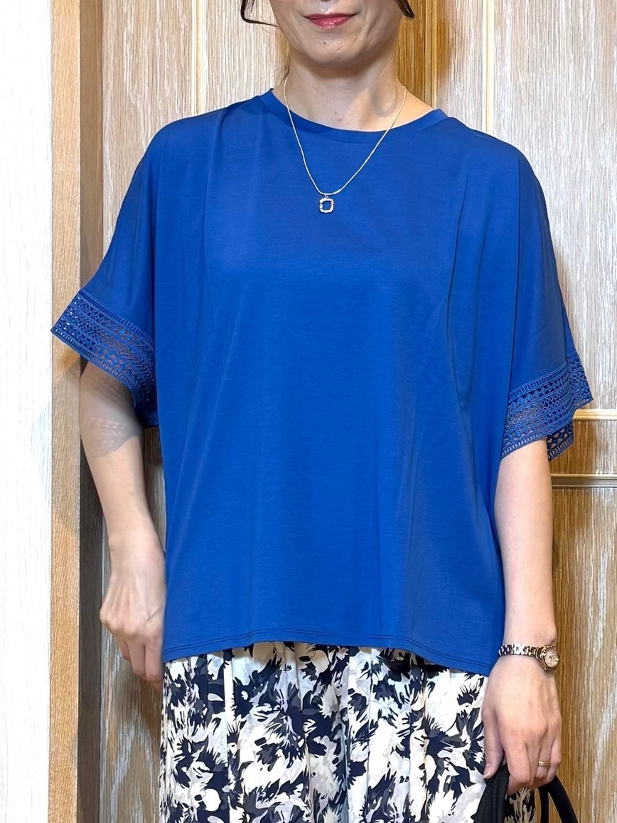 KAORIさんの「SHOO･LA･RUE｜【ひんやり/UV】お袖レースが上品 ゆったりとろみトップス」を使ったコーディネート