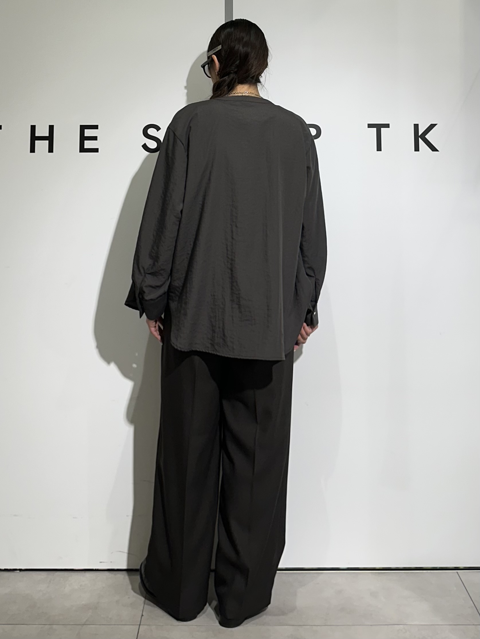 cottonさんの「THE SHOP TK｜【刻みネックですっきり見え】Wポケット金ボタンシャツ」を使ったコーディネート
