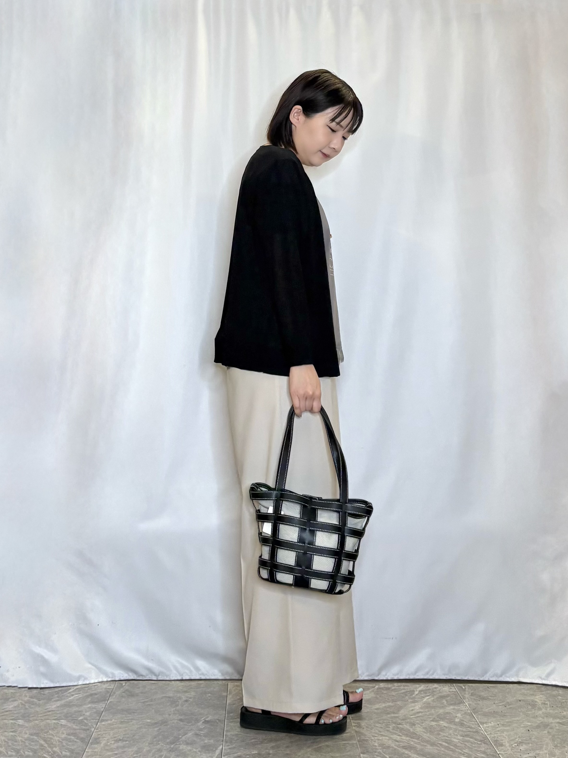 ネリさんの「SHOO･LA･RUE｜【ひんやり/洗濯機可/S-LL】オンにもオフにも マルチに使えるボタンレスカーディガン」を使ったコーディネート