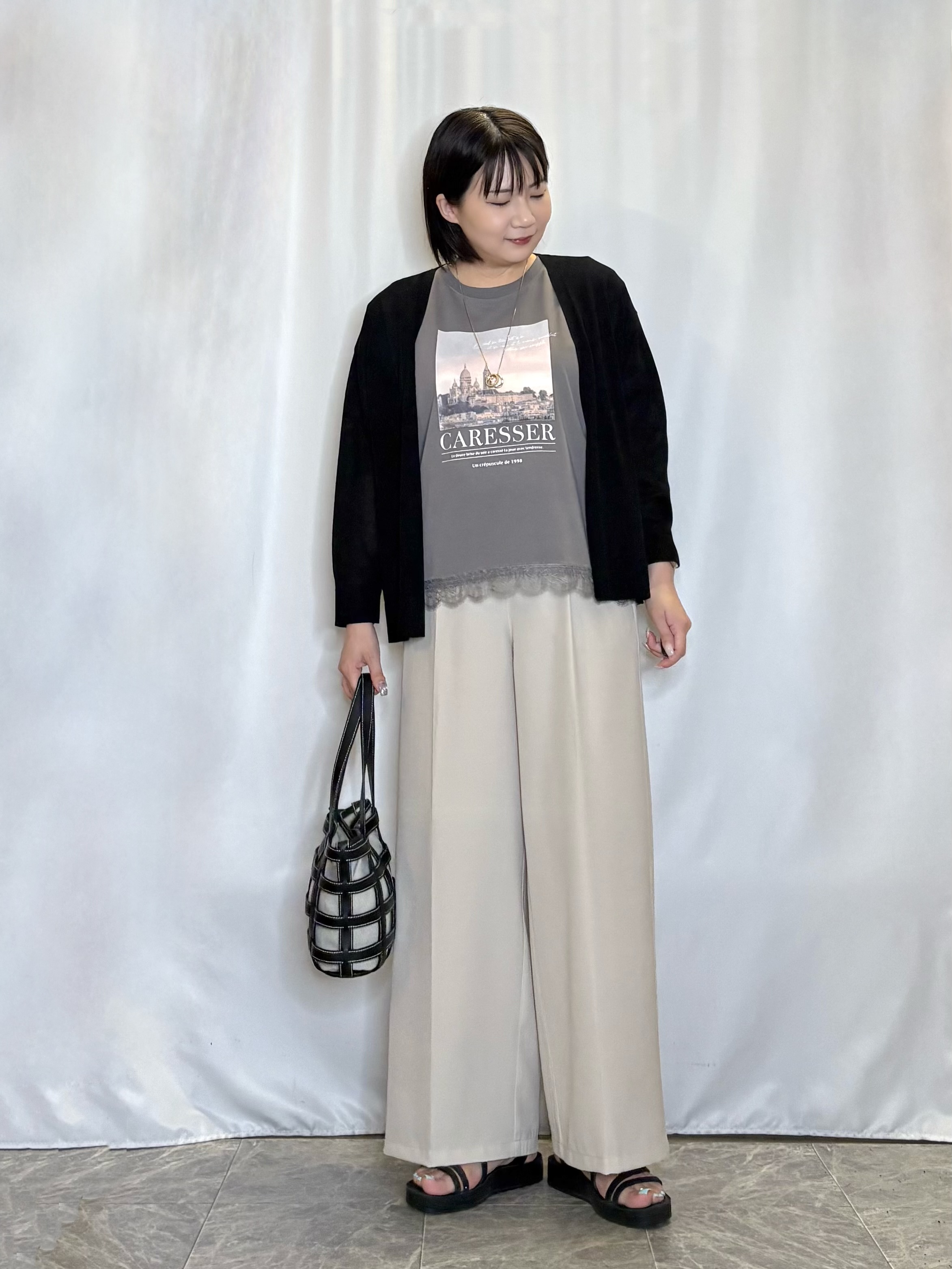 ネリさんの「SHOO･LA･RUE｜【ひんやり/洗濯機可/S-LL】オンにもオフにも マルチに使えるボタンレスカーディガン」を使ったコーディネート