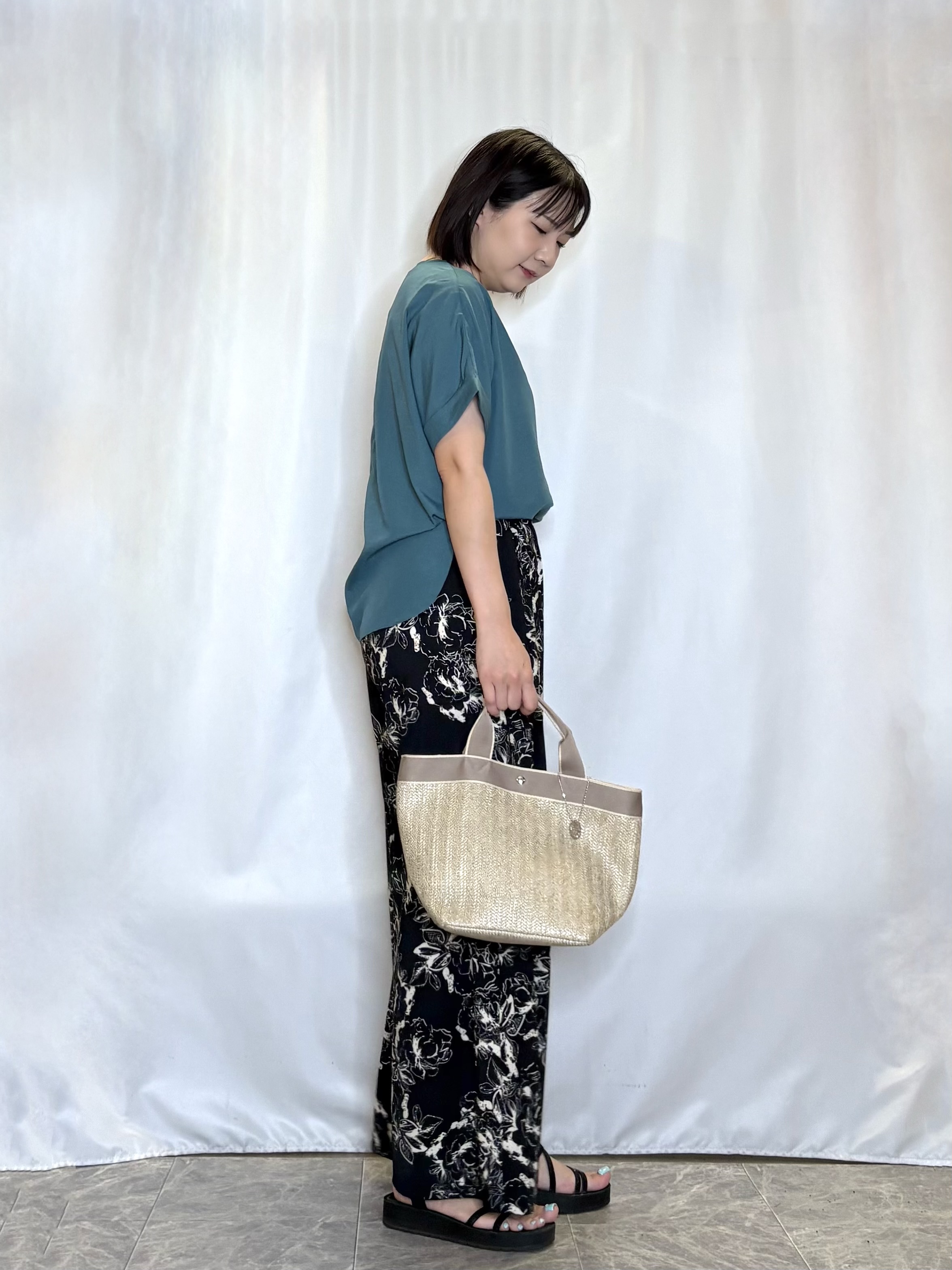 ネリさんの「SHOO･LA･RUE｜【着丈選べる/ひんやり/体型カバー】洗濯後しわになりにくい さらさらドルマンブラウス」を使ったコーディネート