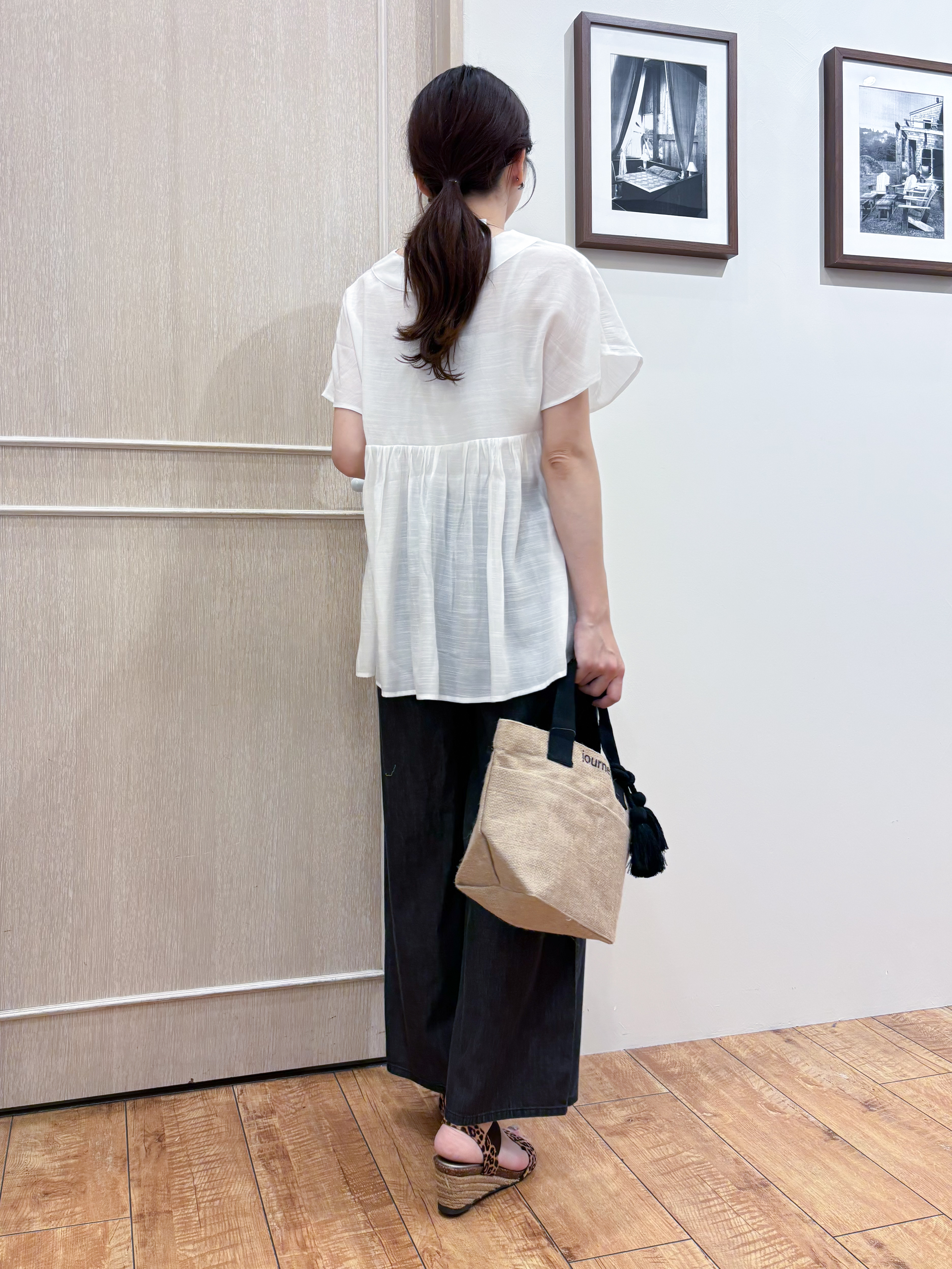 なみさんの「SHOO･LA･RUE｜【ひんやり/UV/体型カバー】インせず着られる Vネックギャザーブラウス」を使ったコーディネート