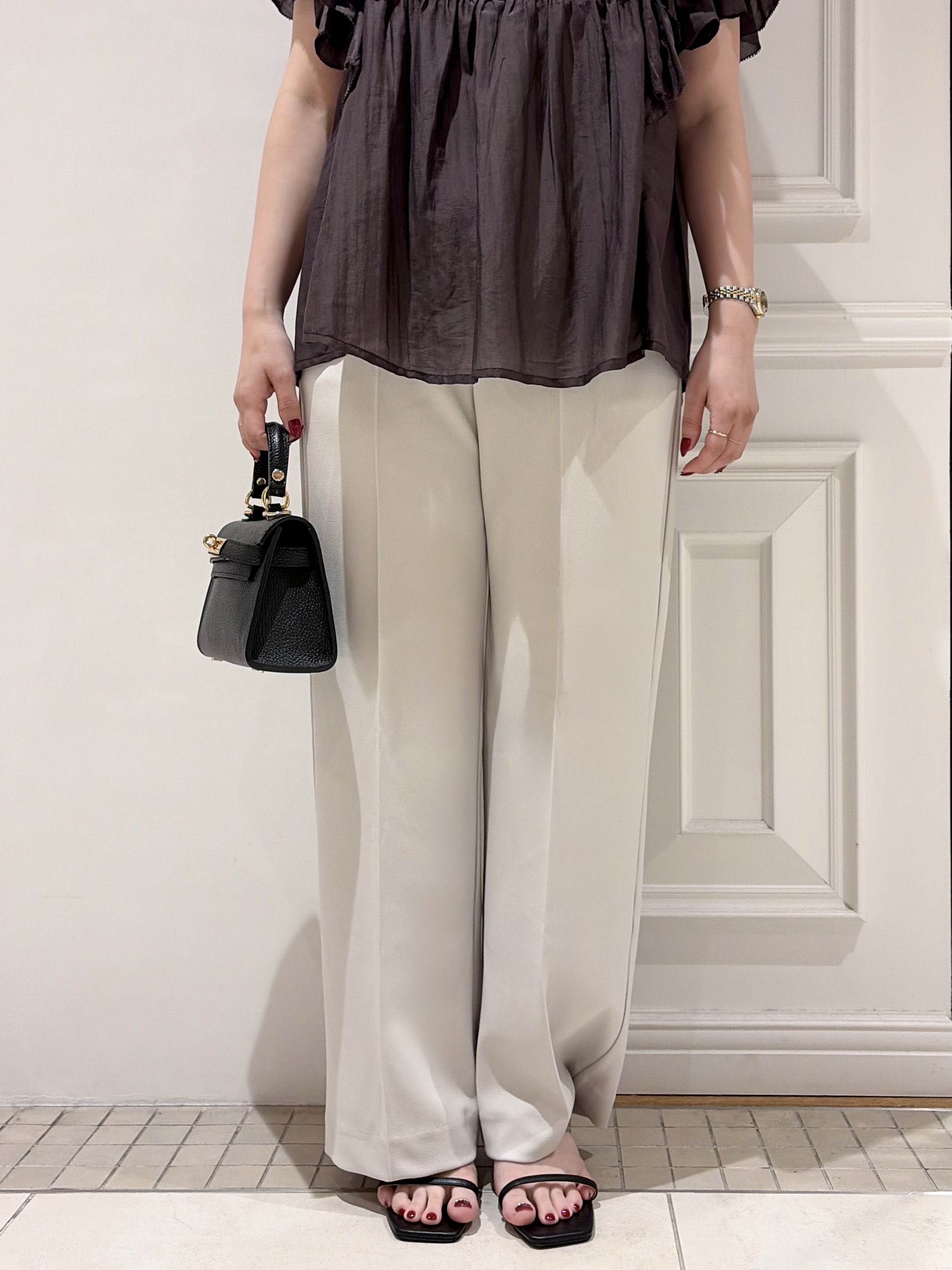 minowaさんの「DRESSTERIOR｜コットンシルク ラッフルスリーブ ブラウス」を使ったコーディネート