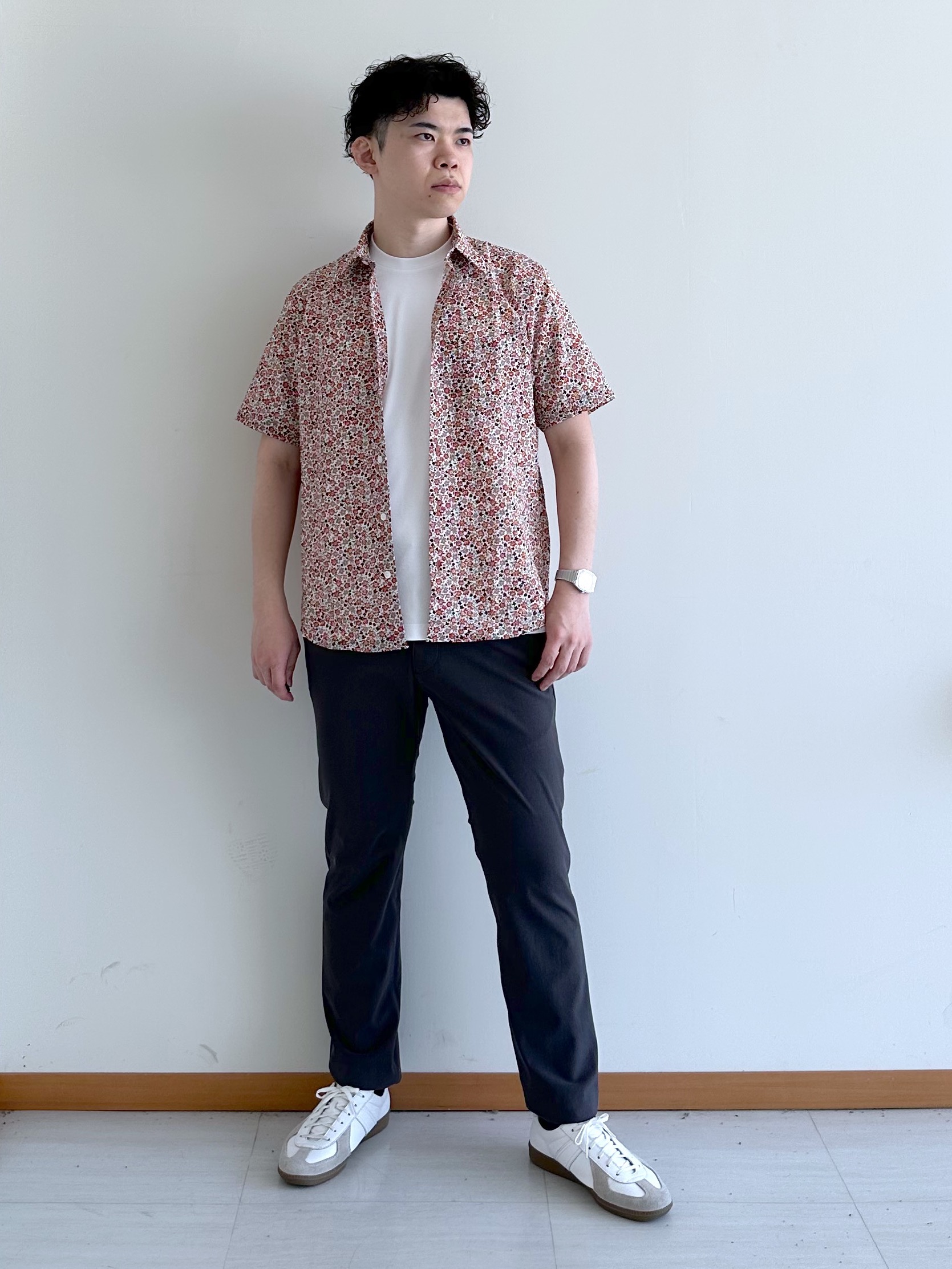 イッシーさんの「TAKEO KIKUCHI｜リップル小花シャツ」を使ったコーディネート