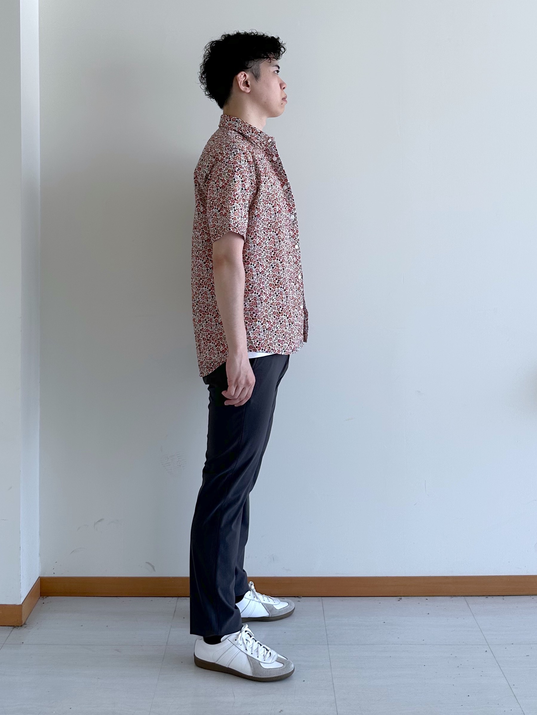 イッシーさんの「TAKEO KIKUCHI｜リップル小花シャツ」を使ったコーディネート