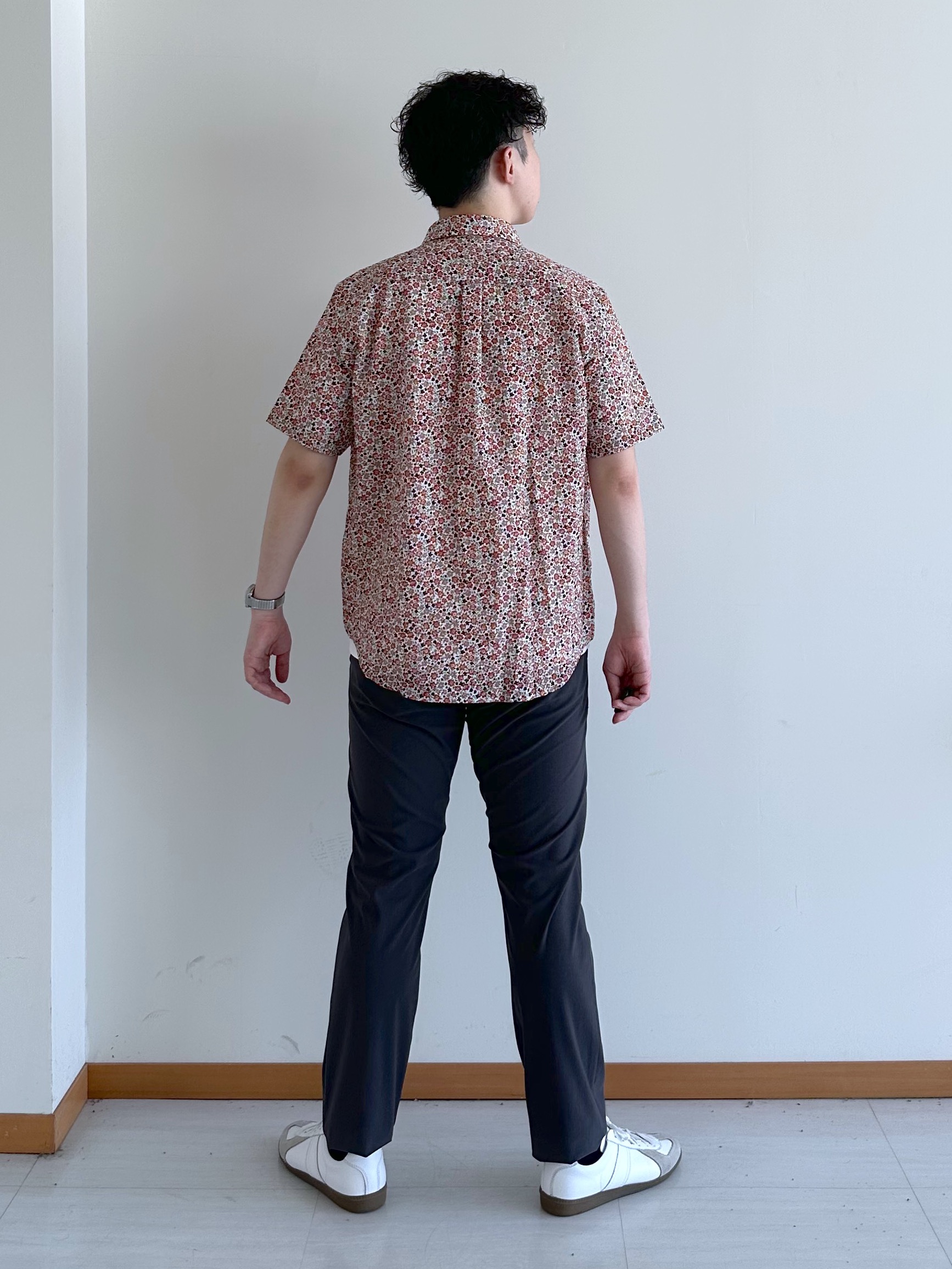 イッシーさんの「TAKEO KIKUCHI｜リップル小花シャツ」を使ったコーディネート