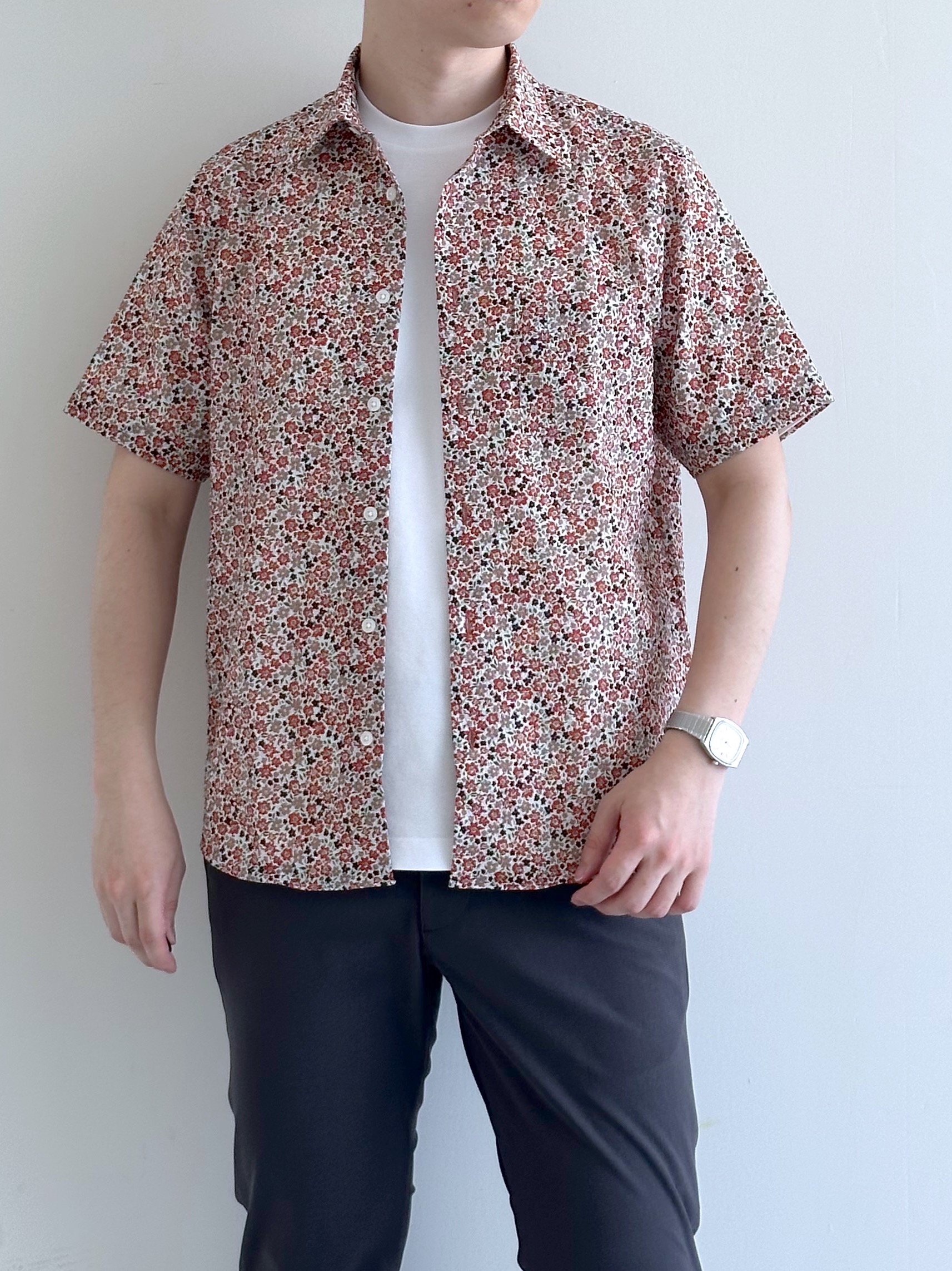 イッシーさんの「TAKEO KIKUCHI｜リップル小花シャツ」を使ったコーディネート