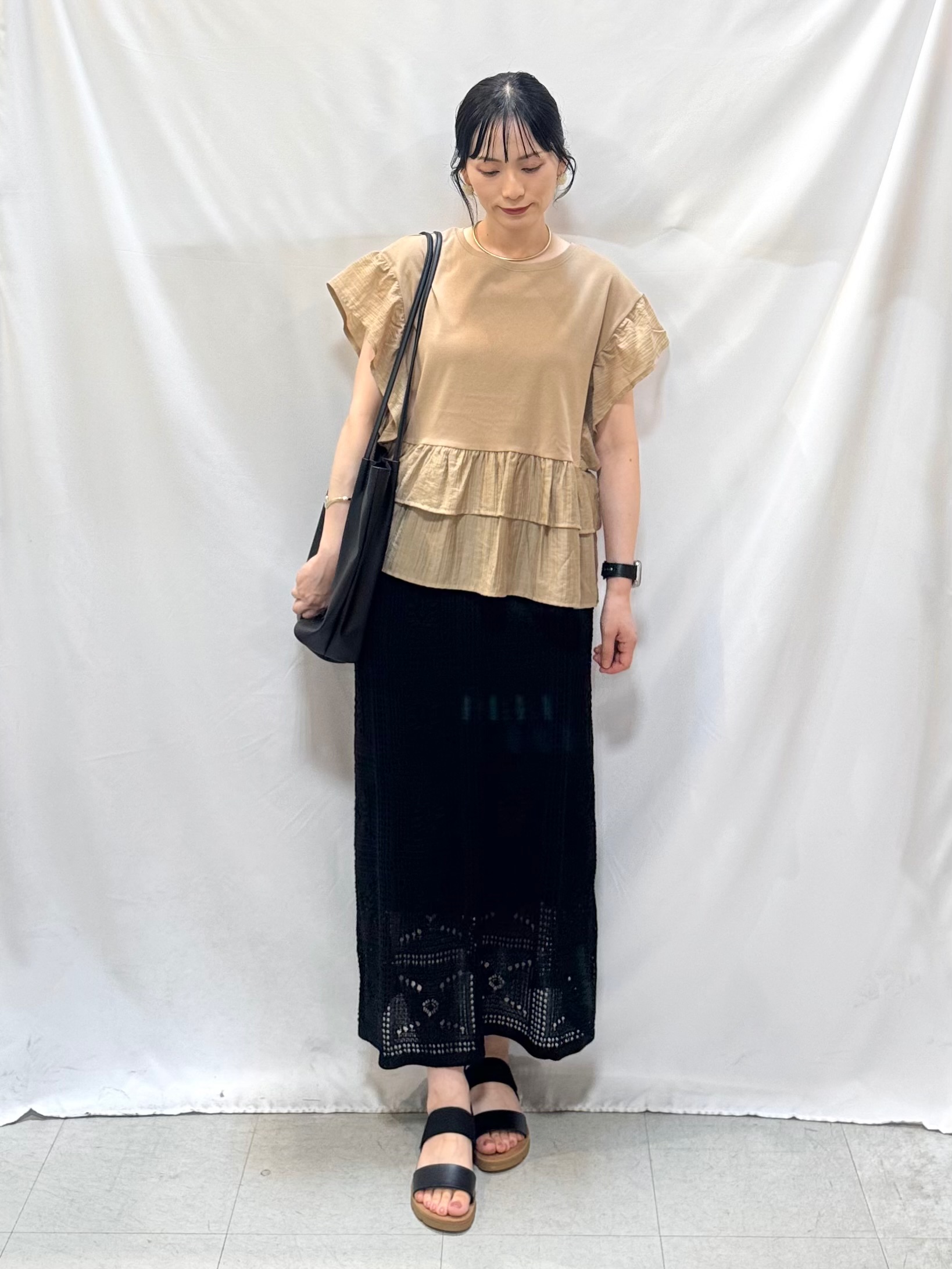 𝐇𝐢𝐫𝐨𝐦𝐢さんの「SHOO･LA･RUE｜【S-LL/洗濯機可】着るだけで決まる 主役級フリルトップス」を使ったコーディネート