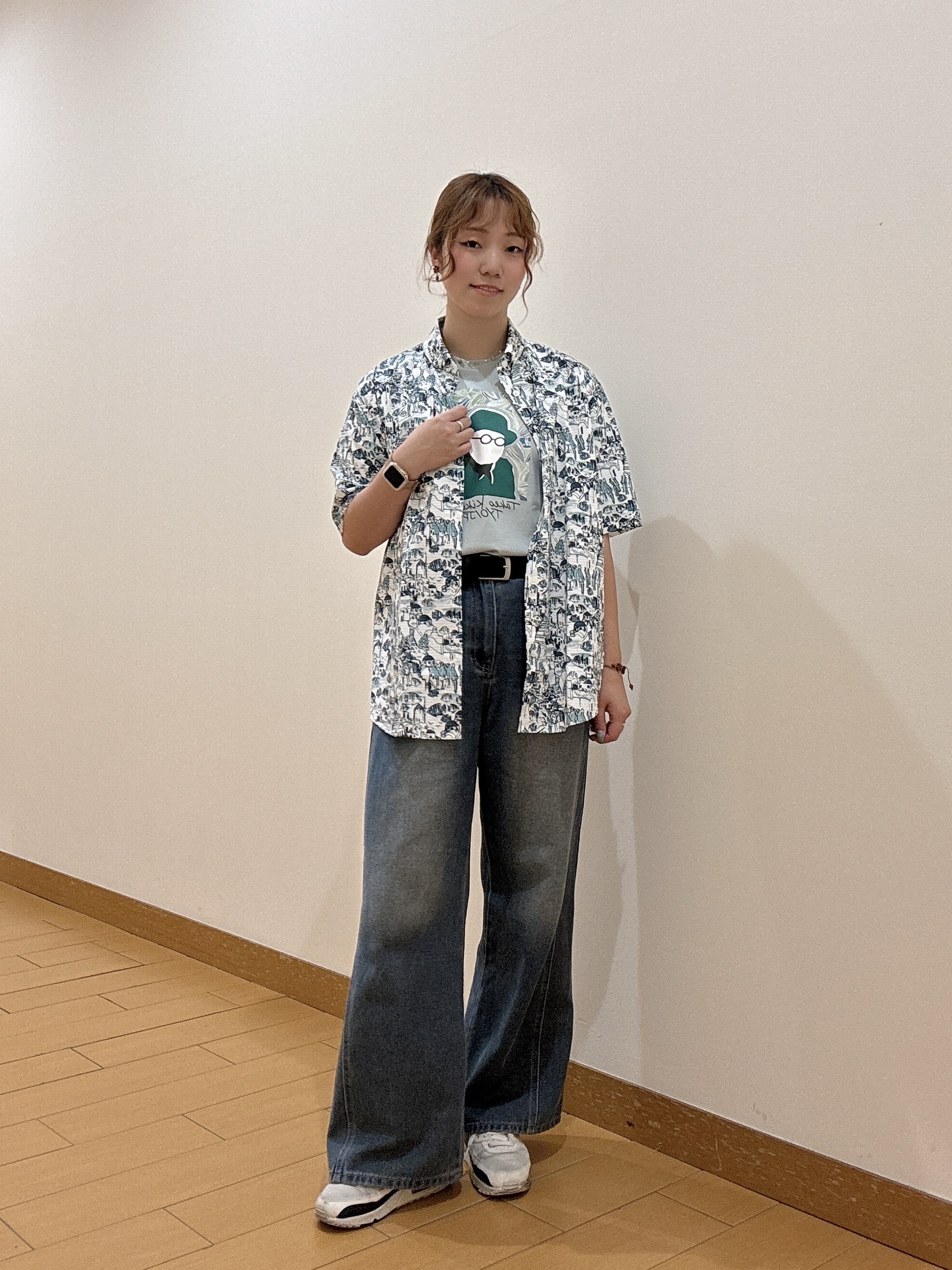 ヒナさんの「TAKEO KIKUCHI｜ポートレートアートＴシャツ」を使ったコーディネート