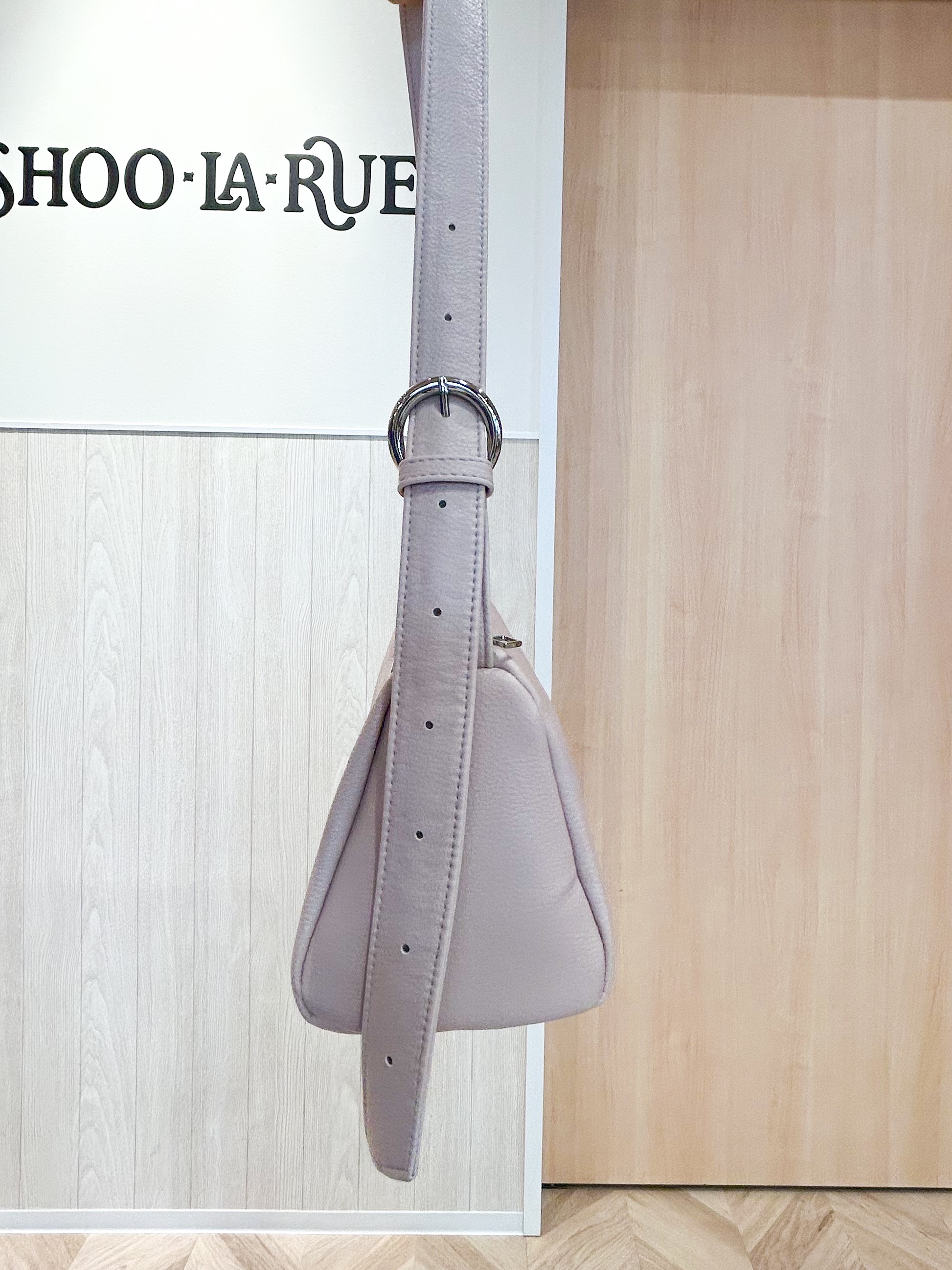tomoさんの「SHOO･LA･RUE｜【S-LL/ひんやり/洗濯機可】インせず着られる ひらり袖ニット」を使ったコーディネート