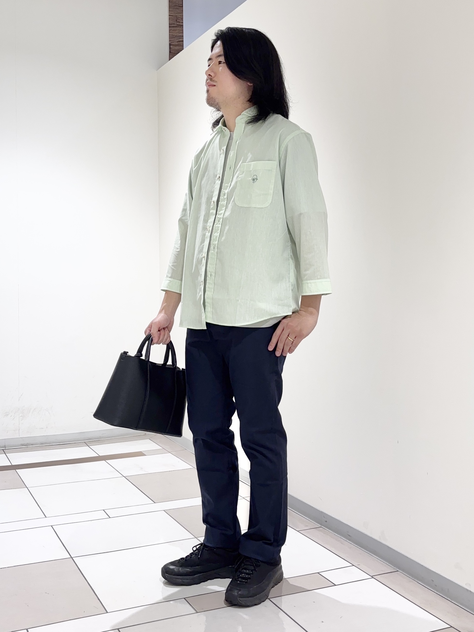 及川さんの「TAKEO KIKUCHI｜【接触冷感】ハイブリッド リネン 七分袖シャツ」を使ったコーディネート