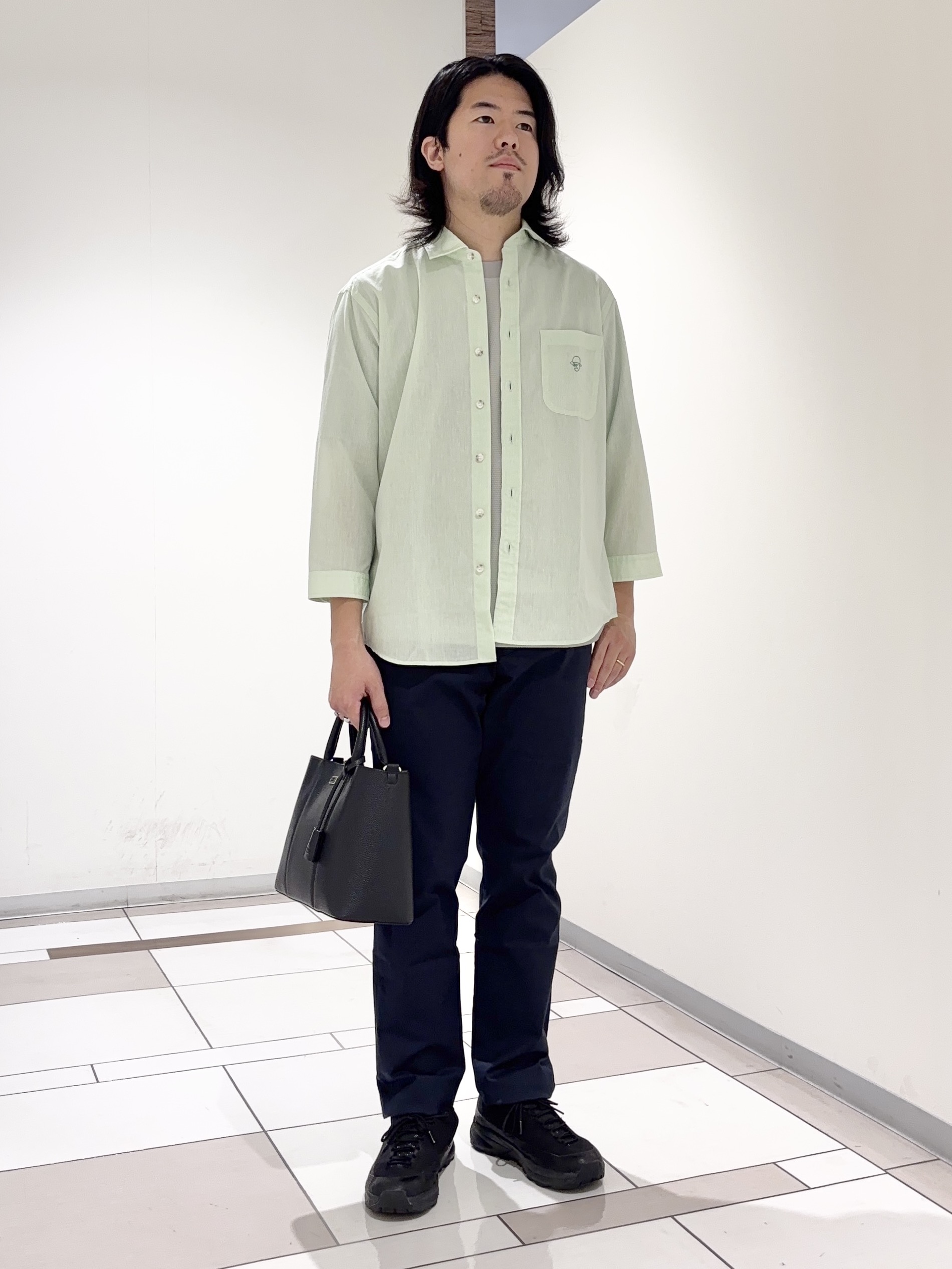 及川さんの「TAKEO KIKUCHI｜【接触冷感】ハイブリッド リネン 七分袖シャツ」を使ったコーディネート