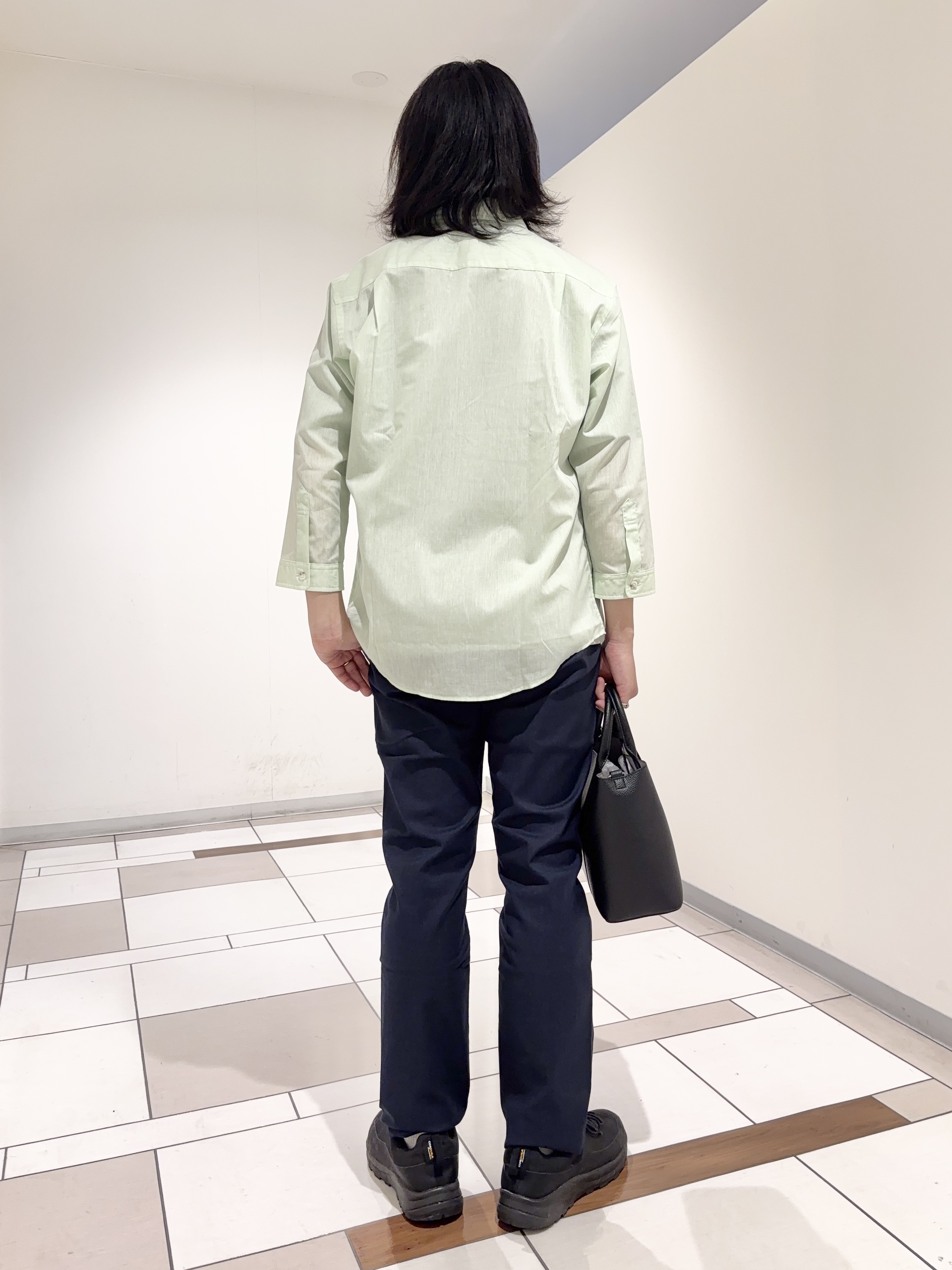 及川さんの「TAKEO KIKUCHI｜【接触冷感】ハイブリッド リネン 七分袖シャツ」を使ったコーディネート