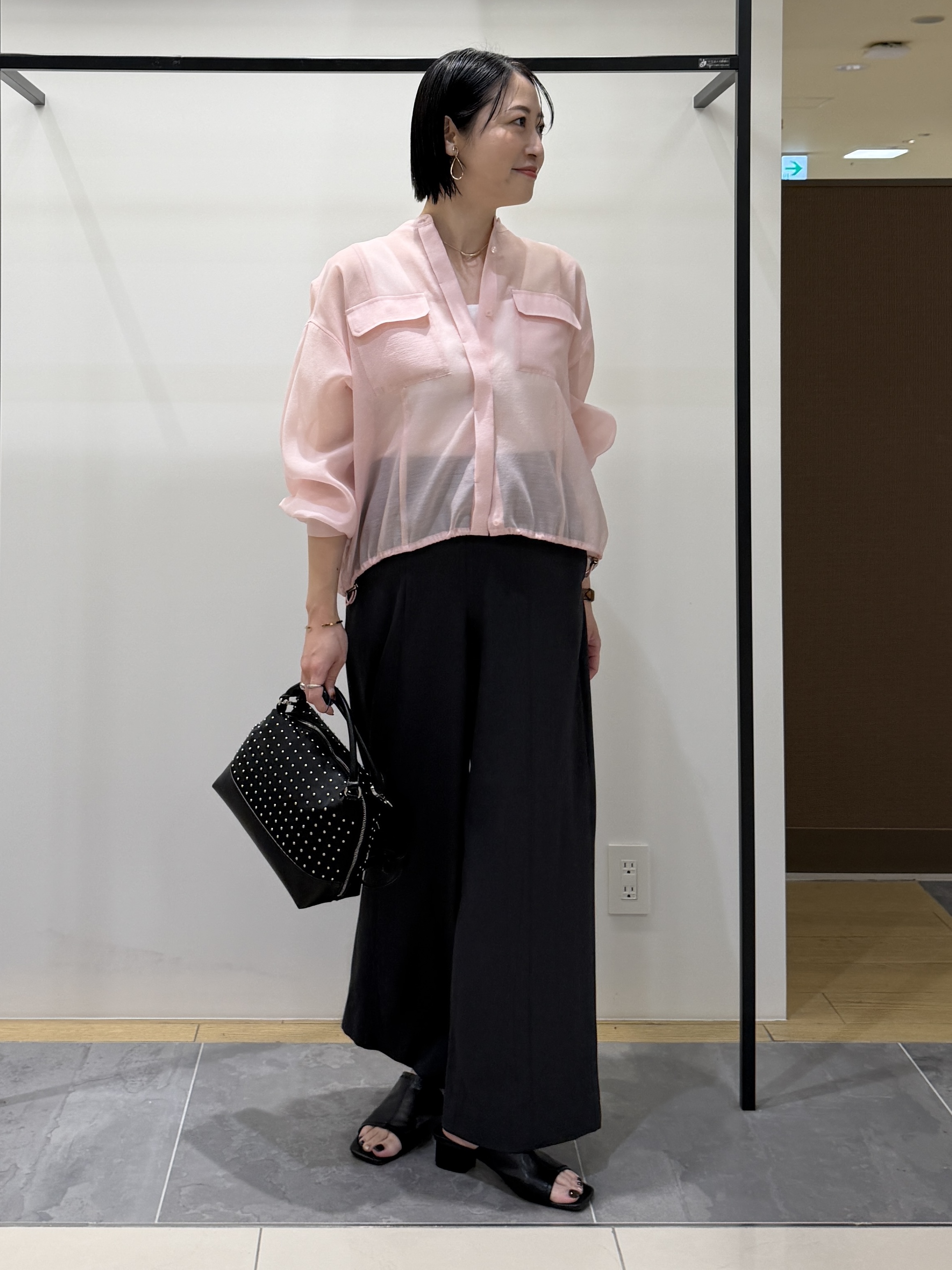 shihoさんの「INDIVI｜【トレンド／2WAY】裾ドロスト付きシアーブラウスブルゾン」を使ったコーディネート