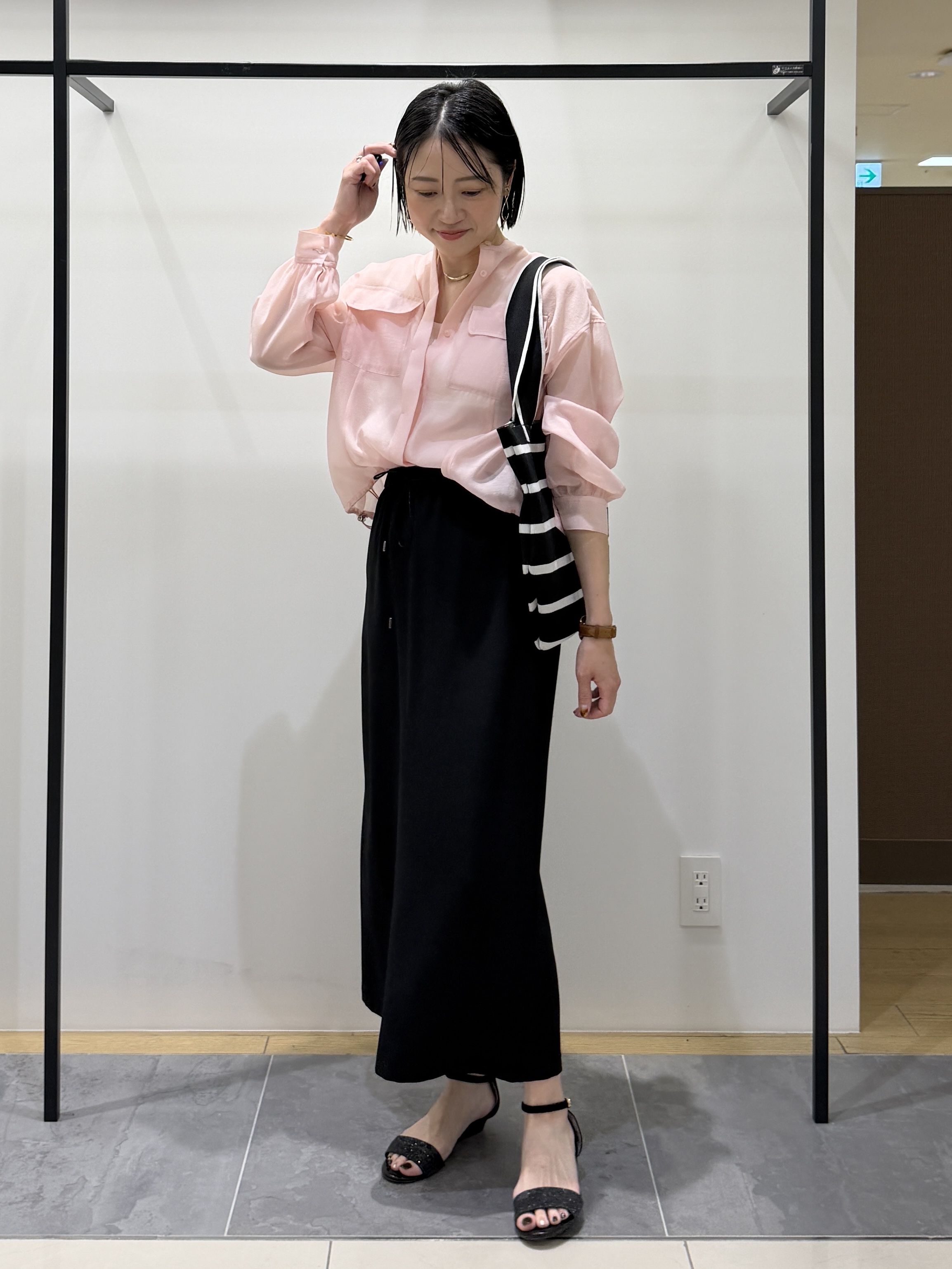 shihoさんの「INDIVI｜【トレンド／2WAY】裾ドロスト付きシアーブラウスブルゾン」を使ったコーディネート