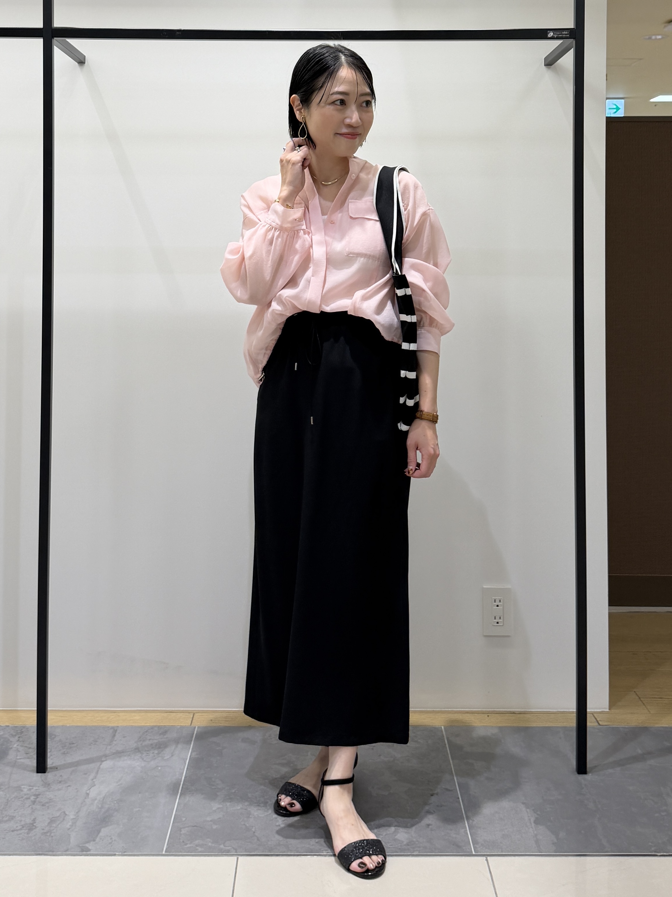 shihoさんの「INDIVI｜【トレンド／2WAY】裾ドロスト付きシアーブラウスブルゾン」を使ったコーディネート