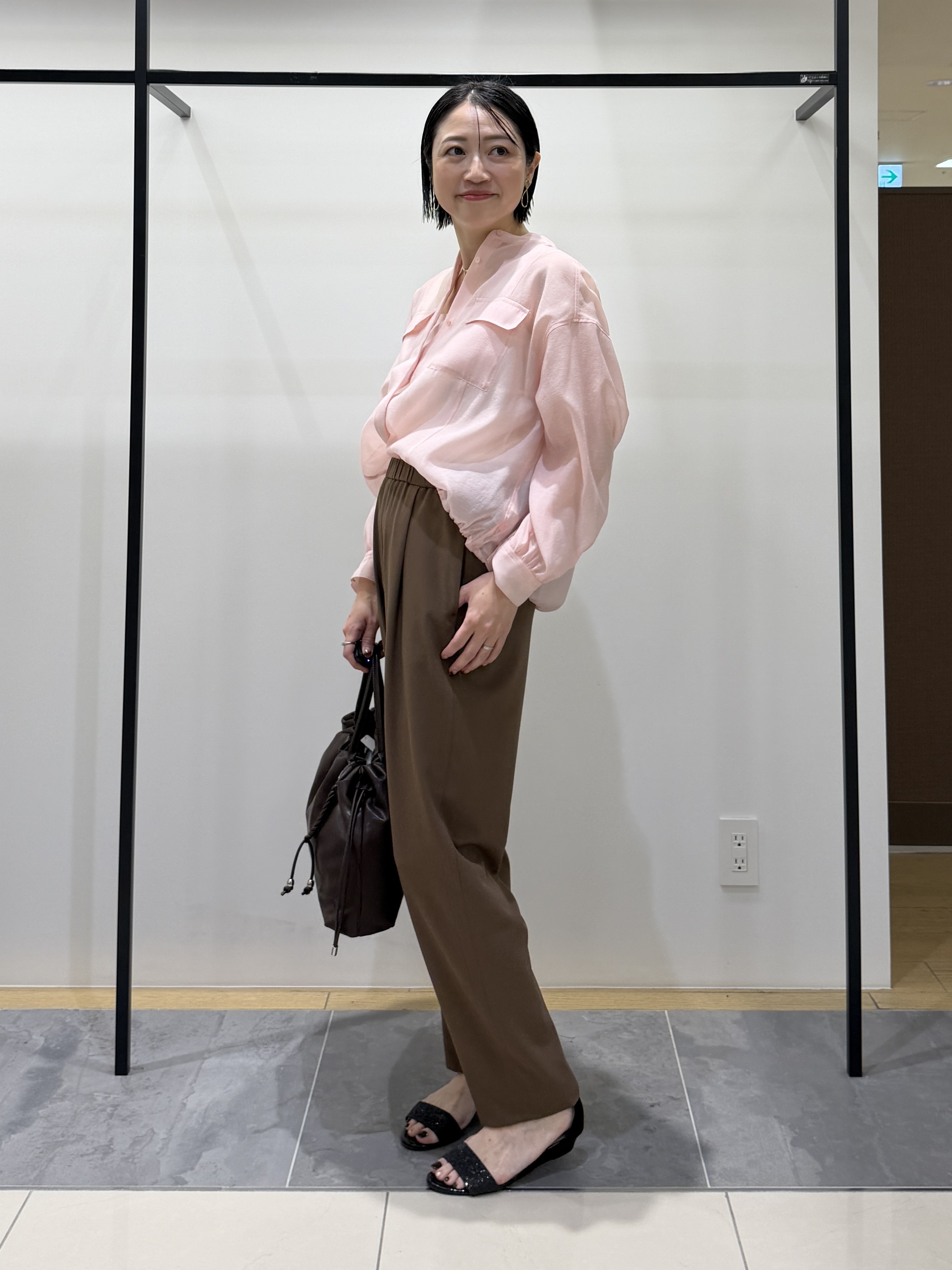 shihoさんの「INDIVI｜【トレンド／2WAY】裾ドロスト付きシアーブラウスブルゾン」を使ったコーディネート